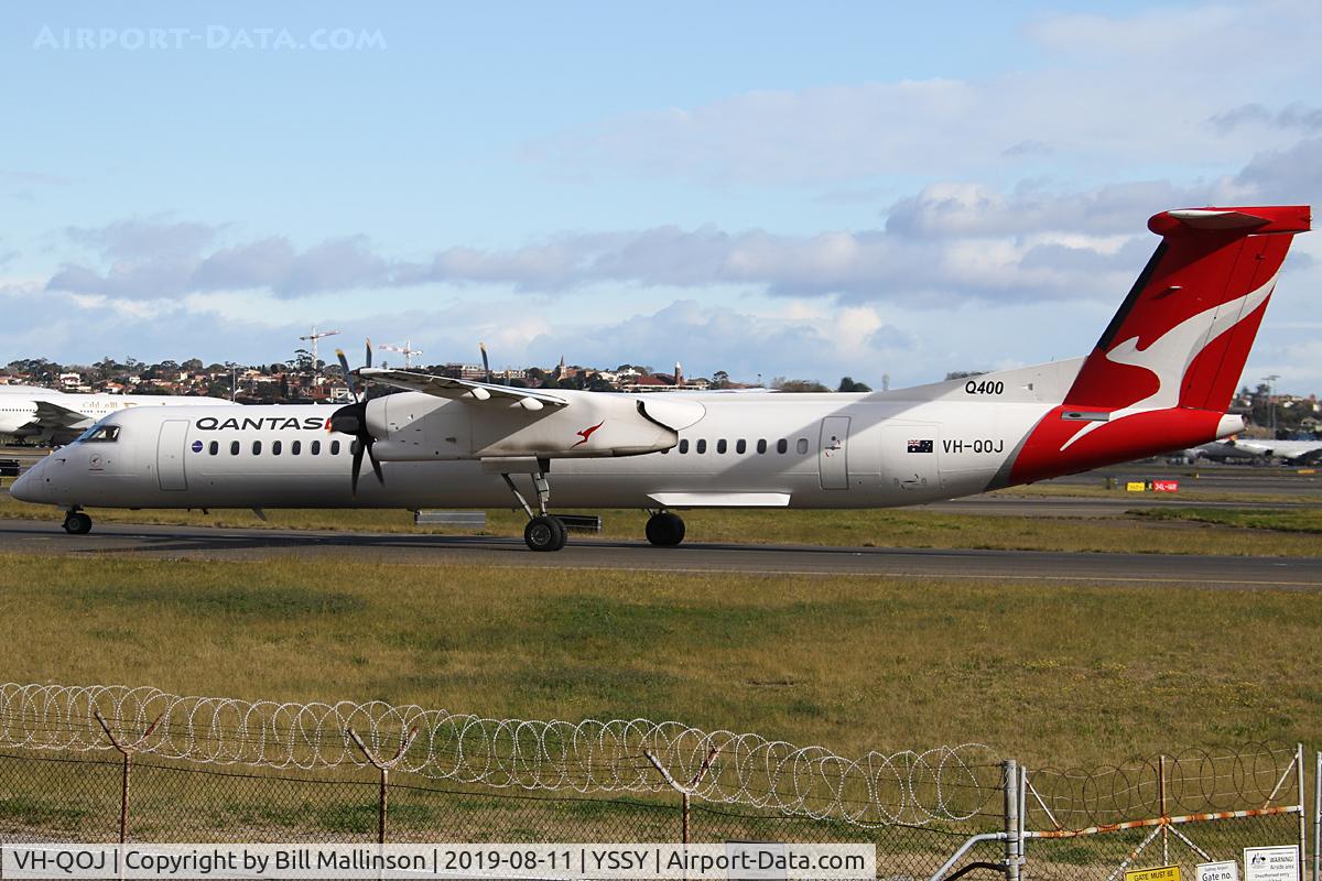 VH-QOJ, 2007 De Havilland Canada DHC-8-402Q Dash 8 C/N 4192, taxiing to 16L