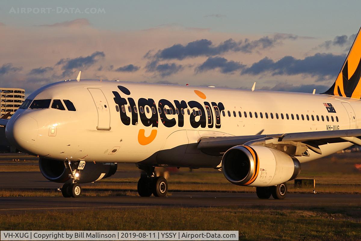 VH-XUG, 2014 Airbus A320-232 C/N 6032, taxi to 16L