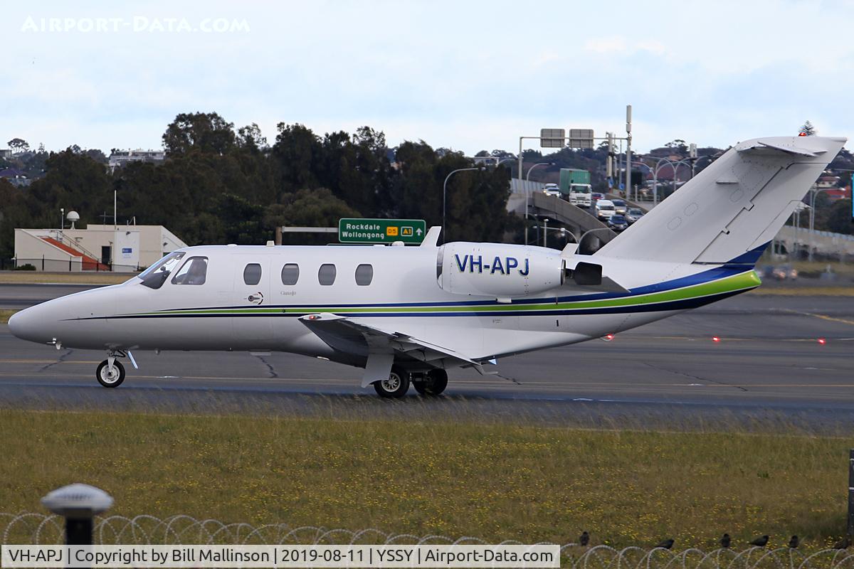 VH-APJ, 1998 Cessna 525 CitationJet CJ1 C/N 525-0281, taxi to 3-4R