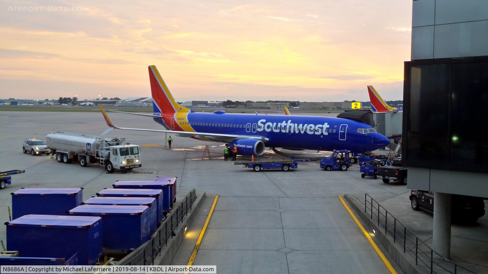 N8686A, 2016 Boeing 737-8H4 C/N 36938, Southwest N8686A ready to load passengers to head for KMCO.