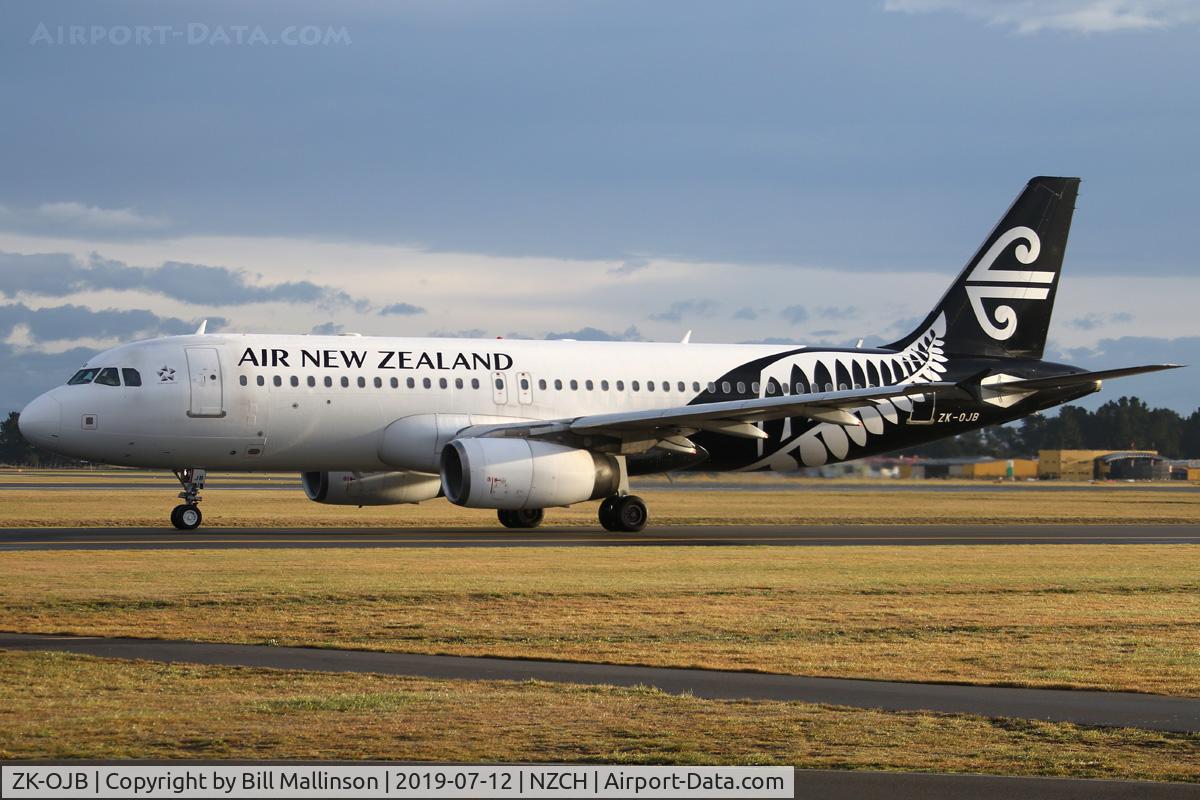 ZK-OJB, 2003 Airbus A320-232 C/N 2090, taxi to 0-2