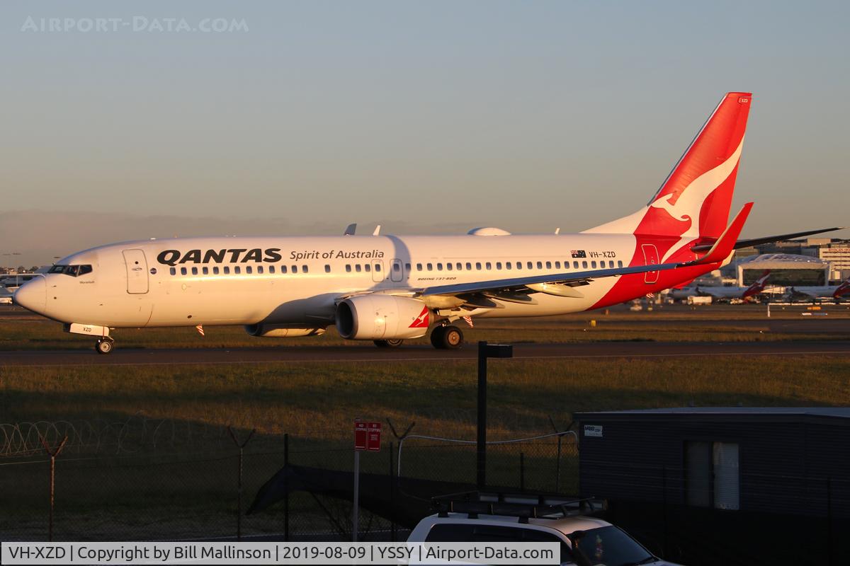 VH-XZD, 2013 Boeing 737-838 C/N 39368, taxi to 1-6R