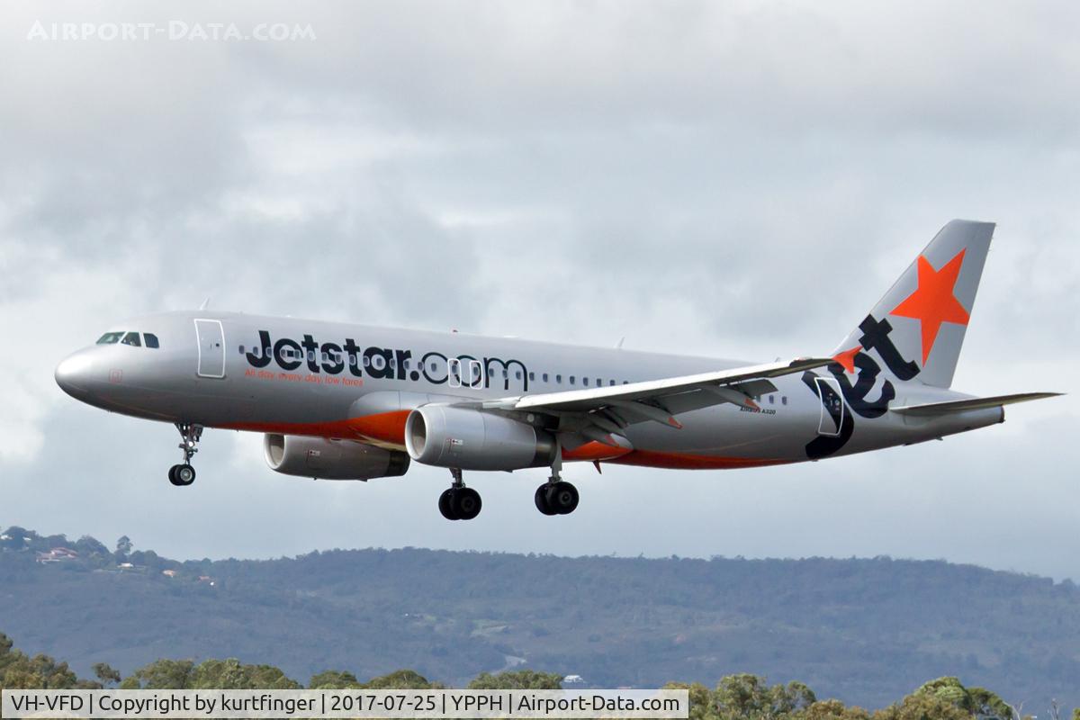 VH-VFD, 2011 Airbus A320-232 C/N 4922, Airbus A320. Jetstar VH-VFD final Rwy 03 YPPH 250717.