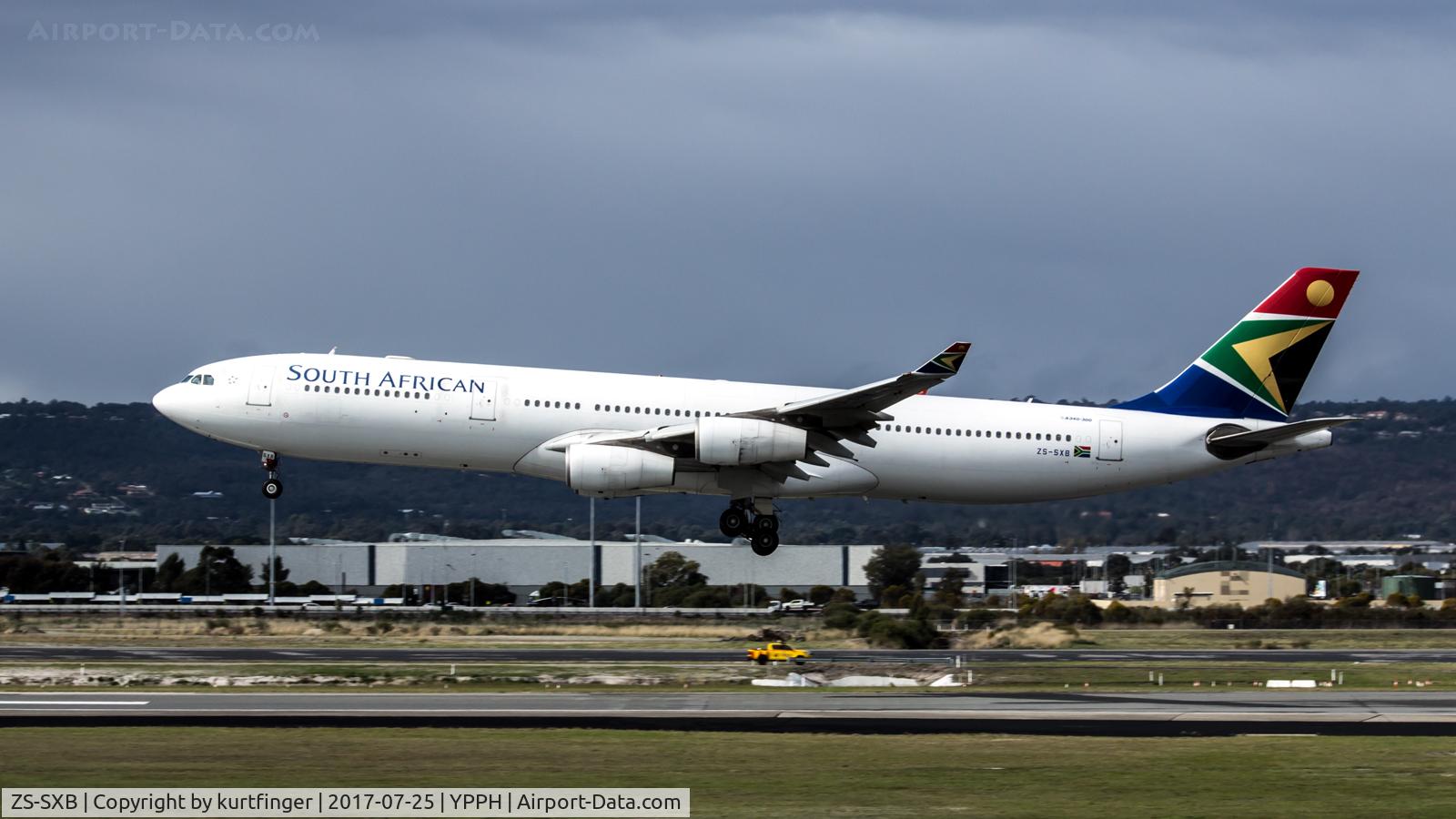 ZS-SXB, 2004 Airbus A340-313E C/N 582, Airbus A340-313. South African Airways ZS-SXB final Rwy 03 YPPH 250717.