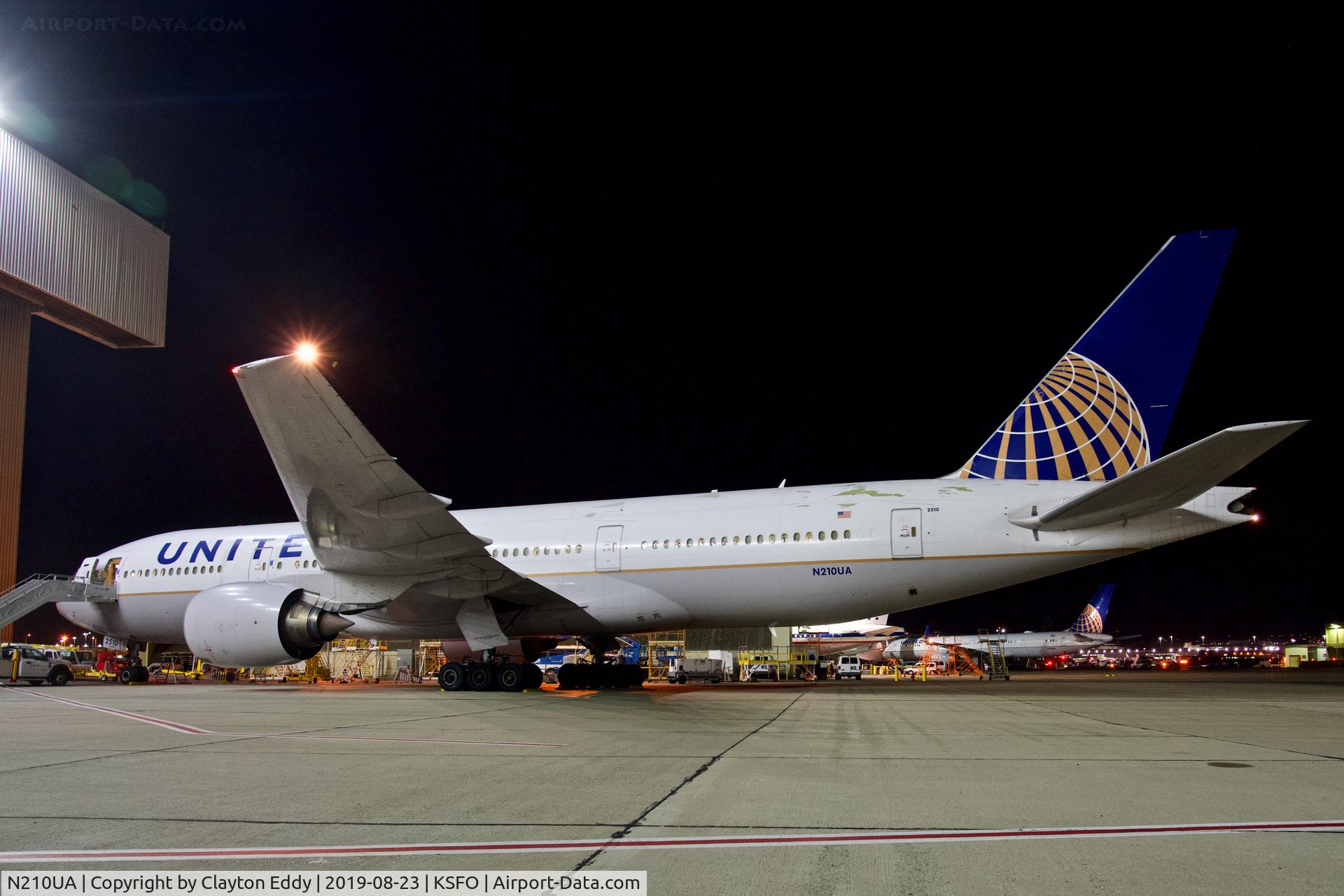N210UA, 2000 Boeing 777-222 C/N 30216, SFO 2019.