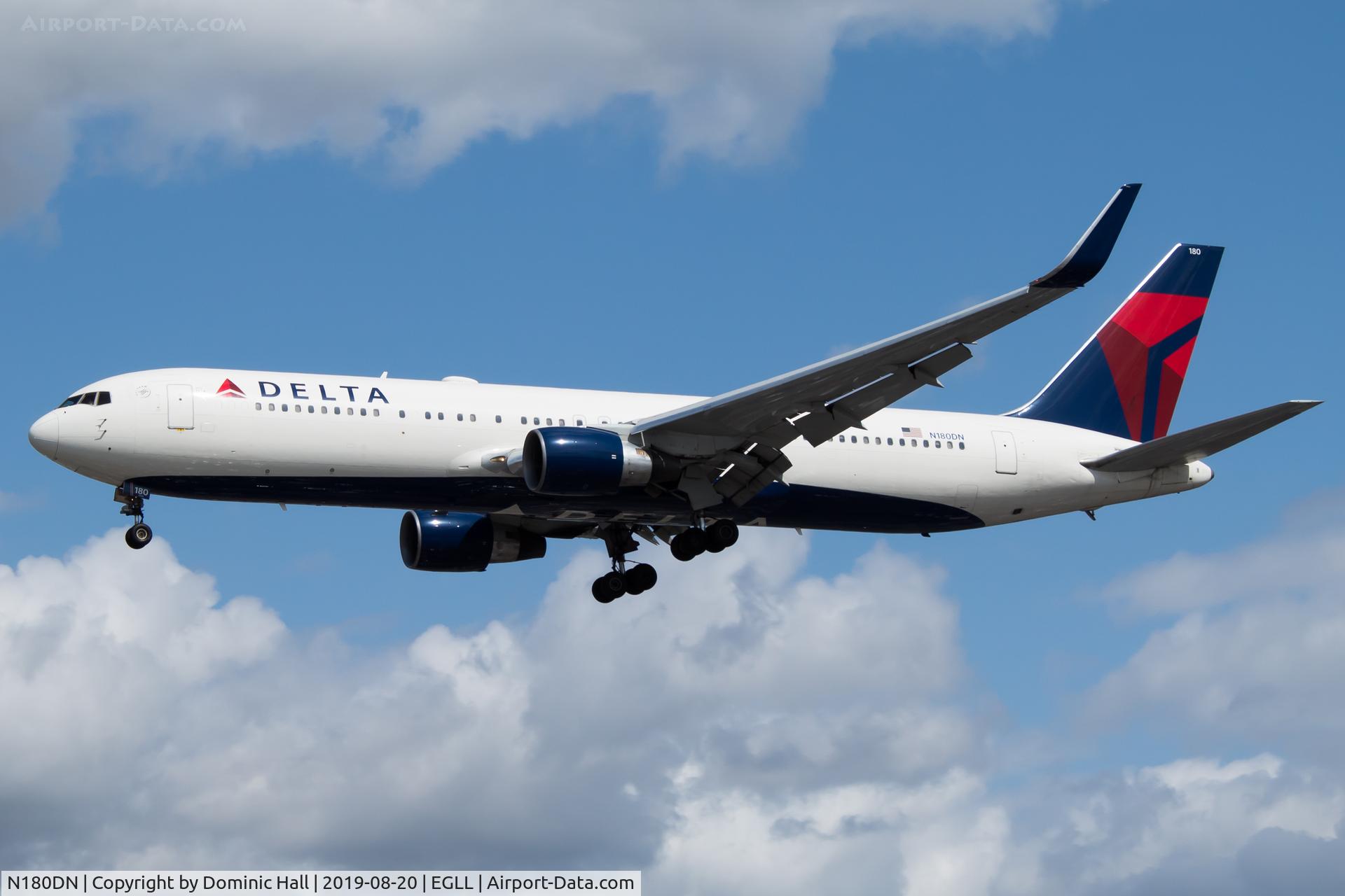 N180DN, 1992 Boeing 767-332 C/N 25985, Landing RWY 27R
