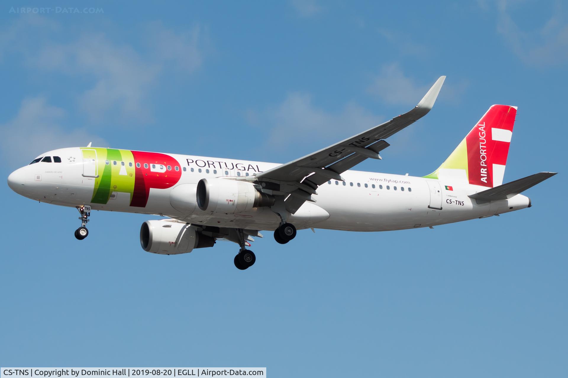 CS-TNS, 2009 Airbus A320-214 C/N 4021, Landing RWY 27R