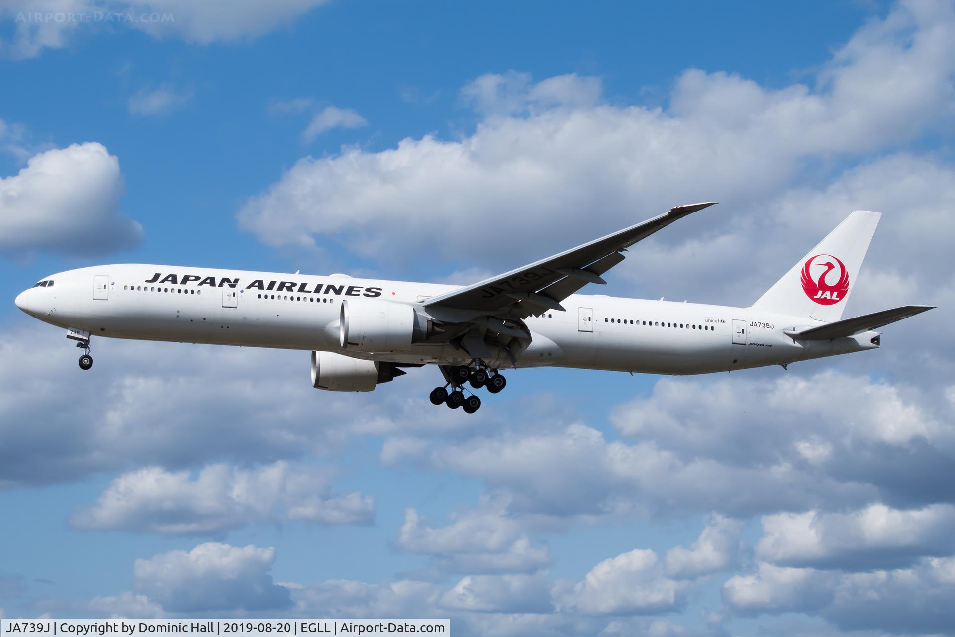 JA739J, 2008 Boeing 777-346/ER C/N 37437, Landing RWY 27L