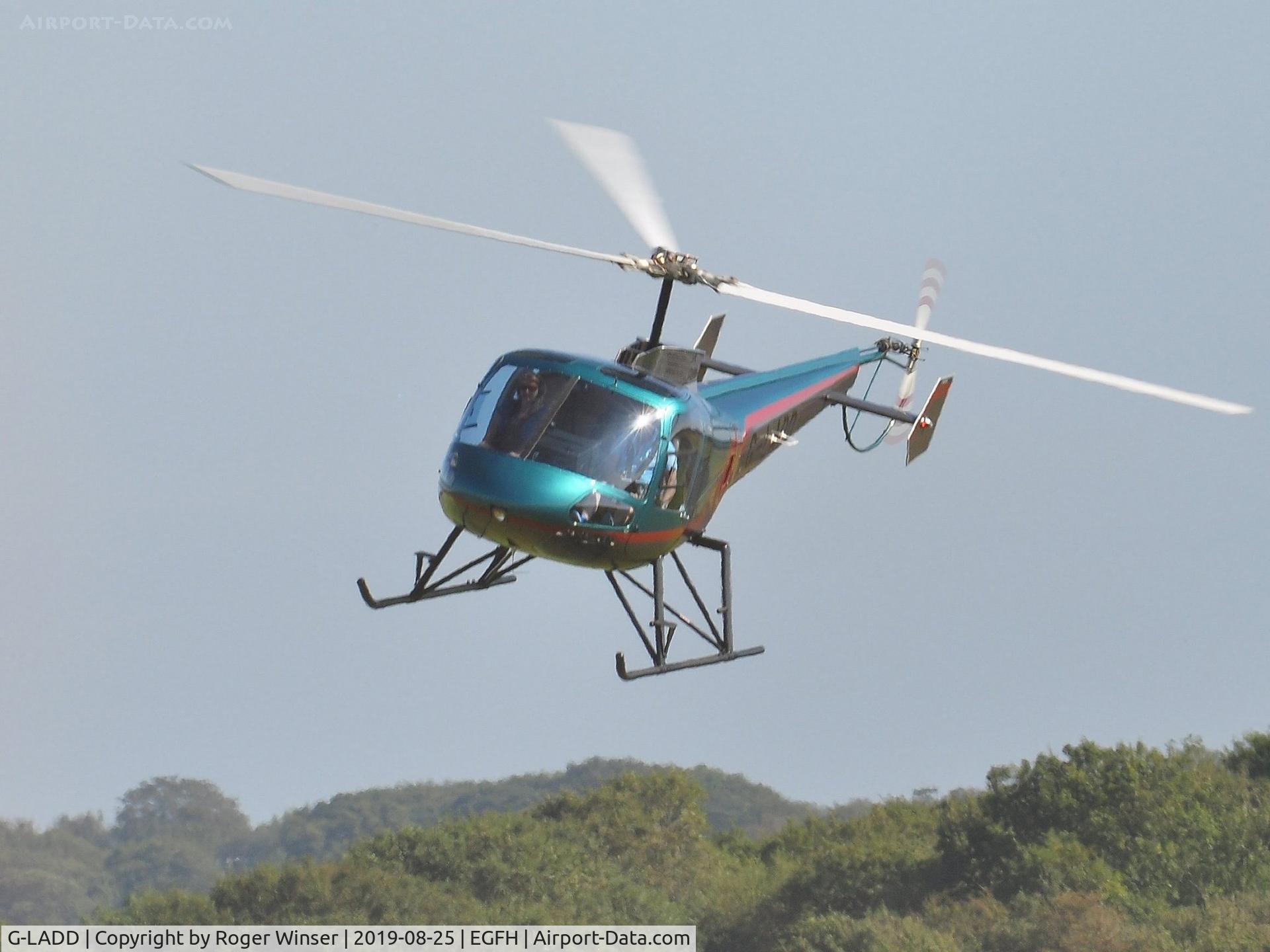 G-LADD, 1999 Enstrom 480 C/N 5037, Visiting helicopter arriving.
