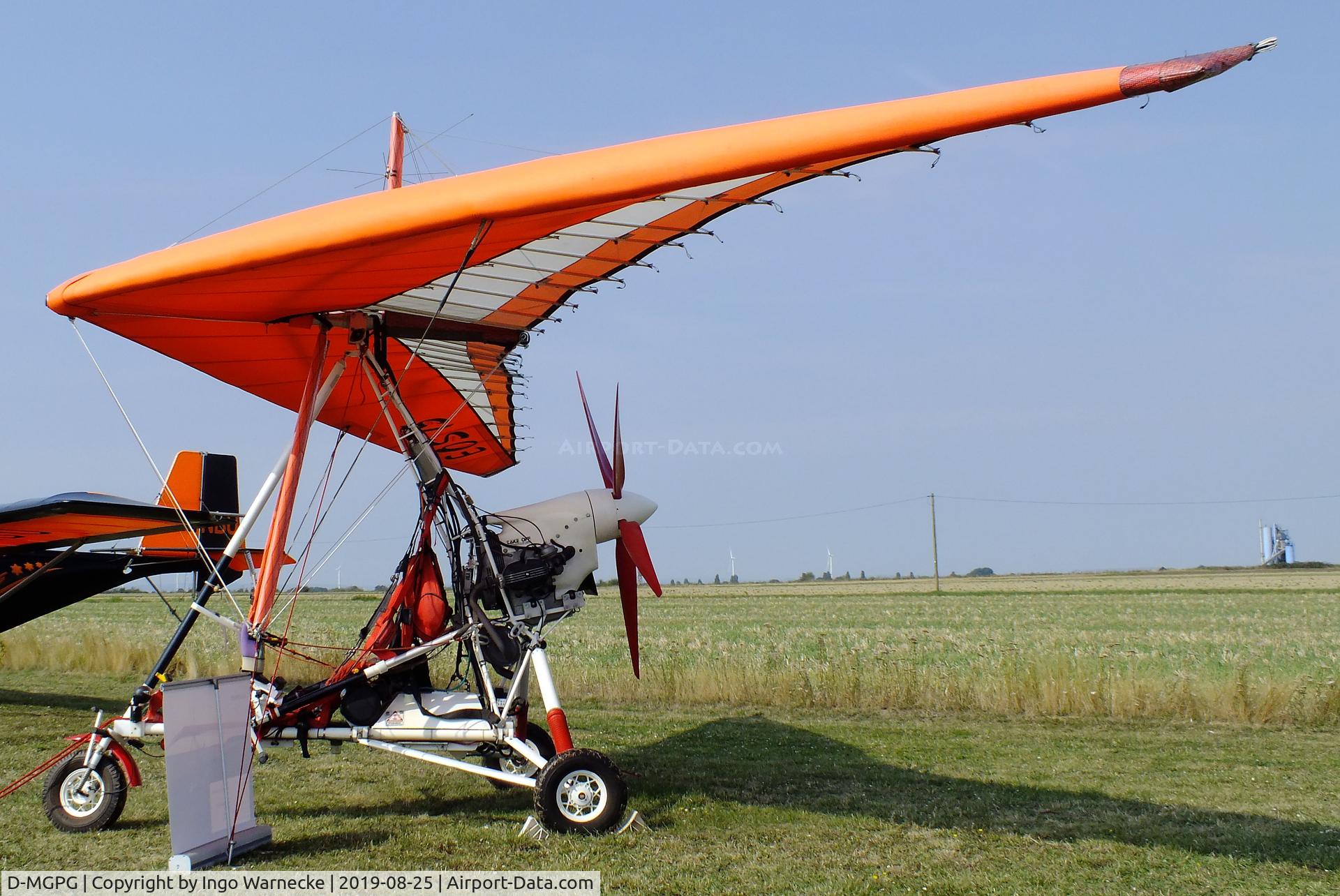 D-MGPG, Take Off Maximum Trike C/N unknown_d-mgpg, Take Off Maximum Trike with EOS 15 wing at the 2019 Flugplatz-Wiesenfest airfield display at Weilerswist-Müggenhausen ultralight airfield