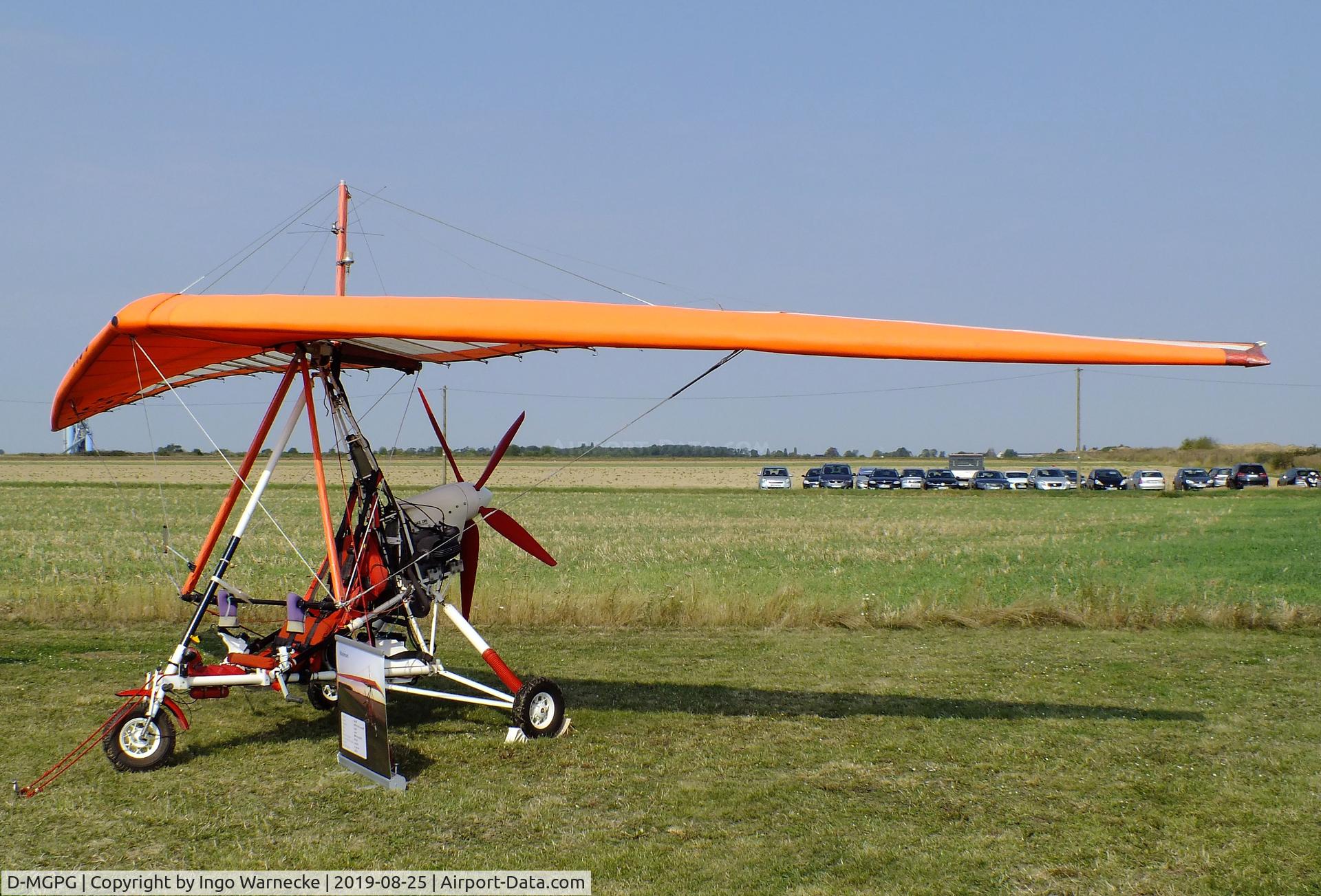 D-MGPG, Take Off Maximum Trike C/N unknown_d-mgpg, Take Off Maximum Trike with EOS 15 wing at the 2019 Flugplatz-Wiesenfest airfield display at Weilerswist-Müggenhausen ultralight airfield