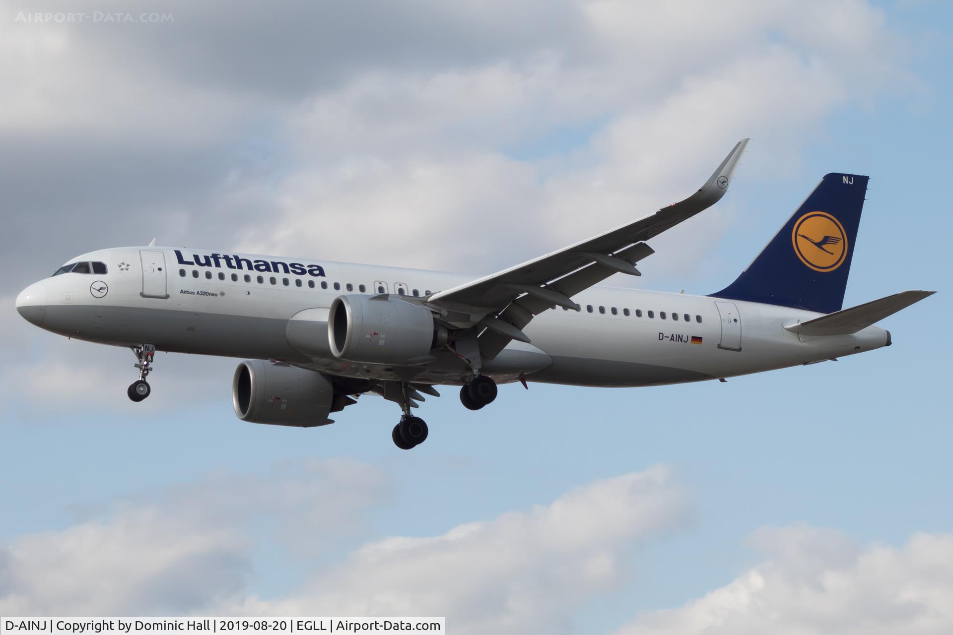 D-AINJ, 2017 Airbus A320-271N C/N 7735, Landing RWY 27L
