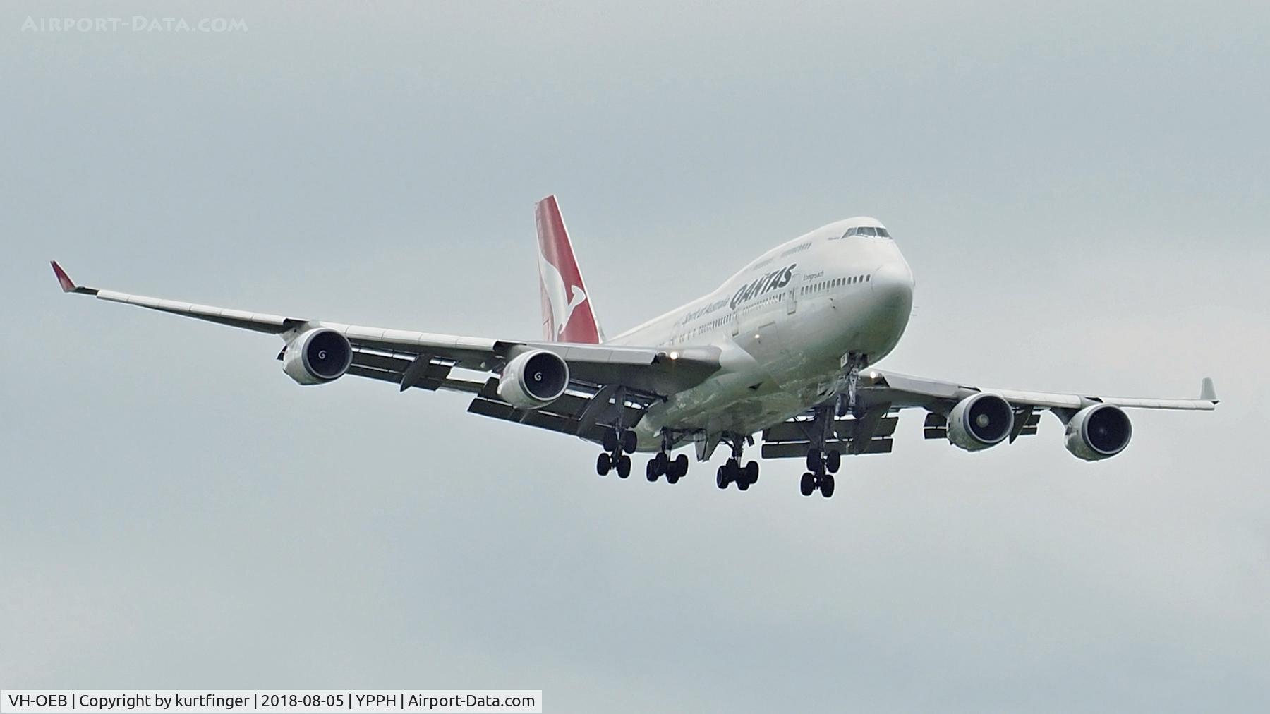 VH-OEB, 1993 Boeing 747-48E C/N 25778, Boeing 747-48E. Qantas VH-OEB final rwy 21 YPPH 050818.