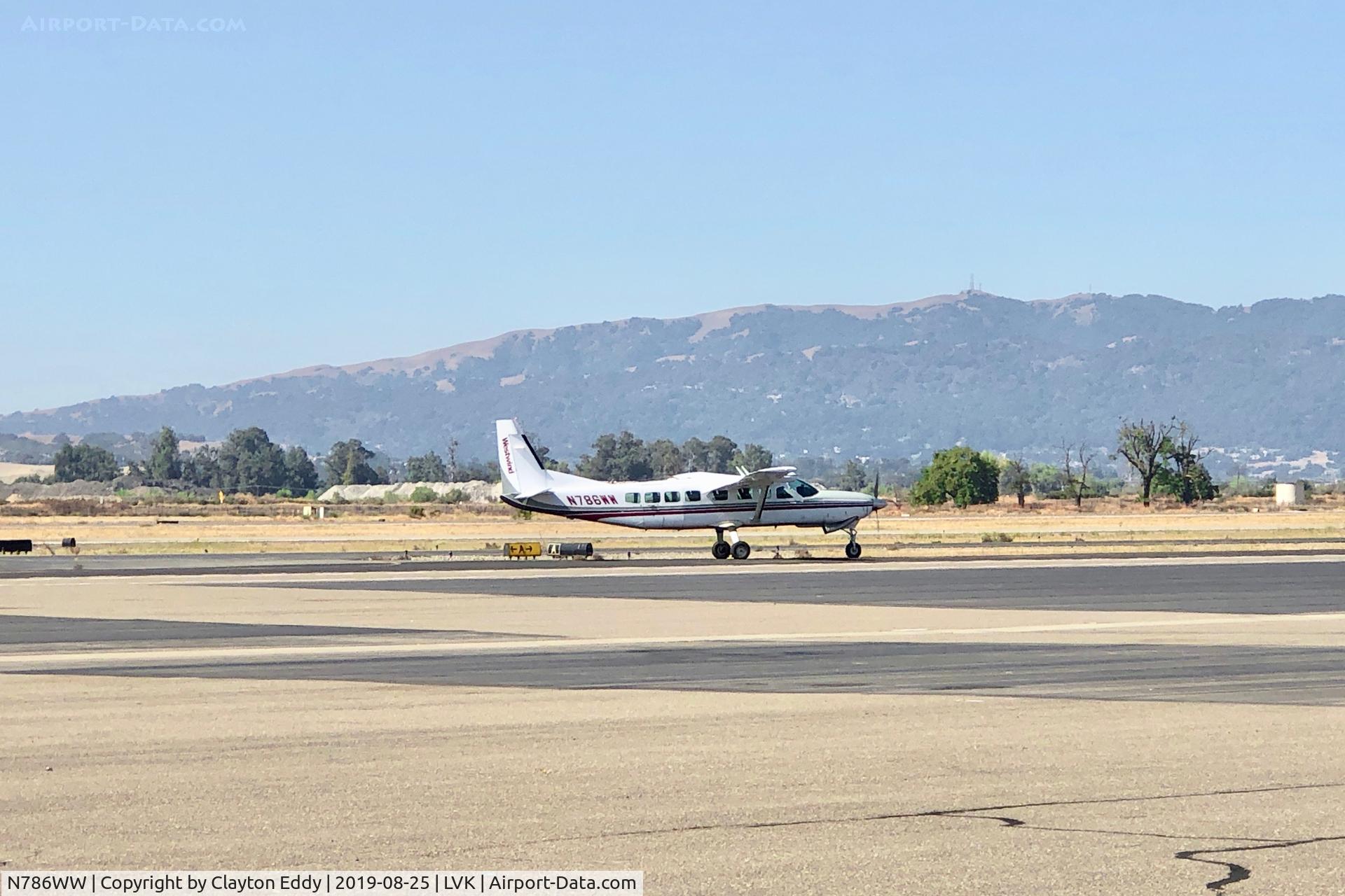 N786WW, 2004 Cessna 208B C/N 208B1099, Livermore Airport California 2019.