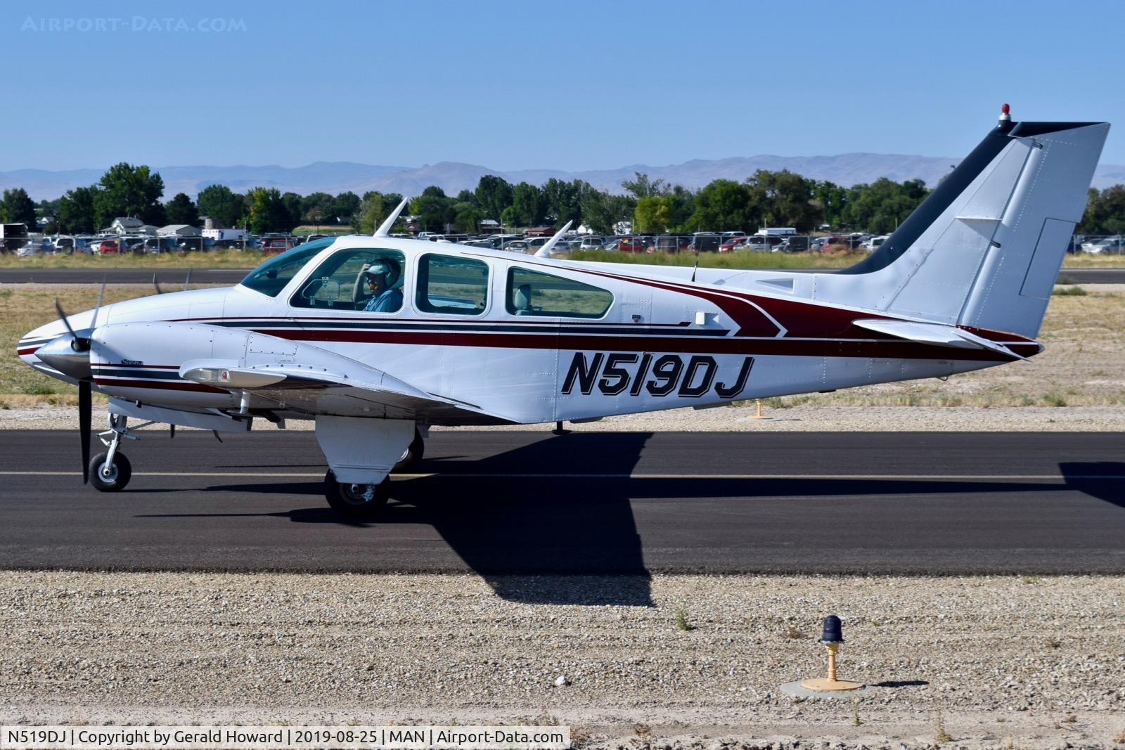 N519DJ, 1977 Beech 95-B55 (T42A) Baron C/N TC-2030, Taxiing on Alpha.