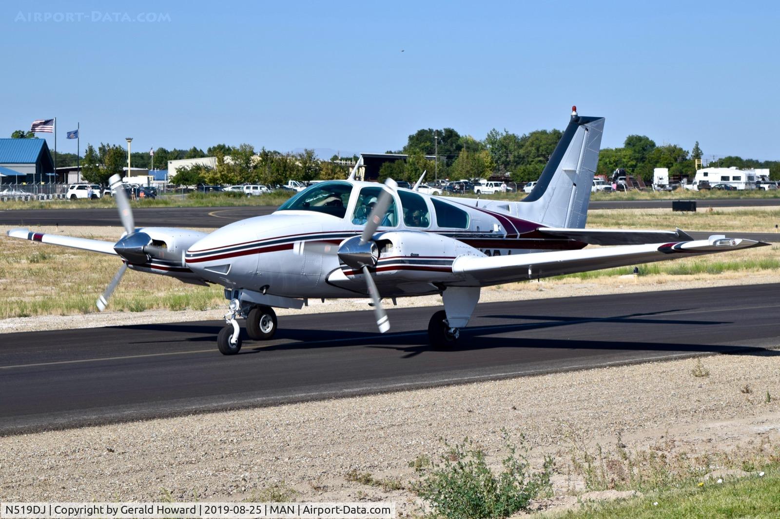 N519DJ, 1977 Beech 95-B55 (T42A) Baron C/N TC-2030, Taxiing on Alpha.