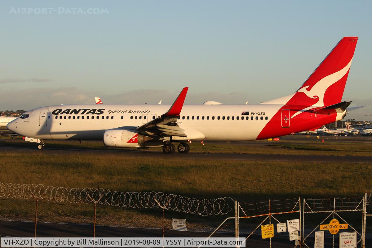 VH-XZO, 2014 Boeing 737-838 C/N 44576, taxi to 34R