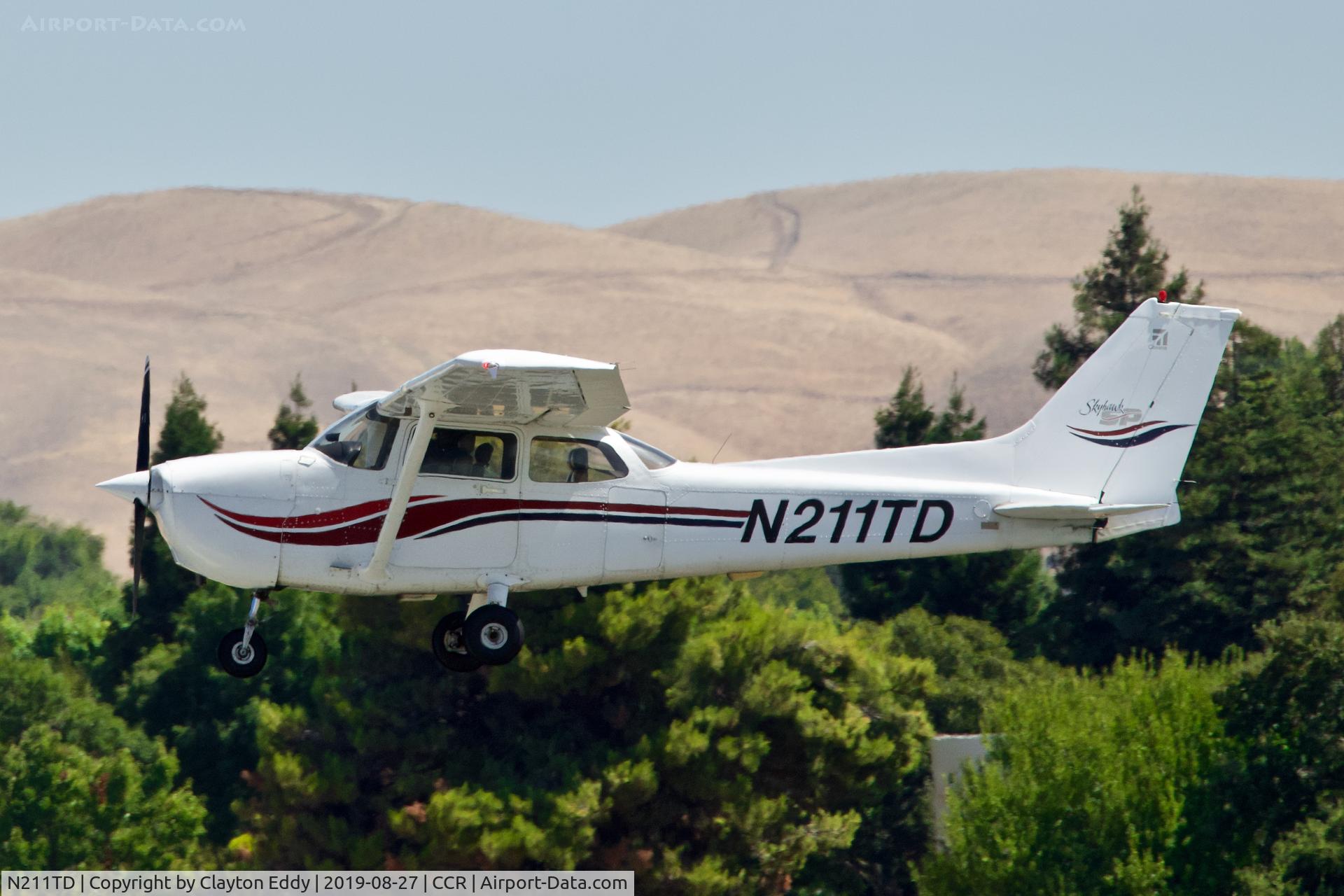 N211TD, 2000 Cessna 172S C/N 172S8524, Buchanan Field Concord California 2019.