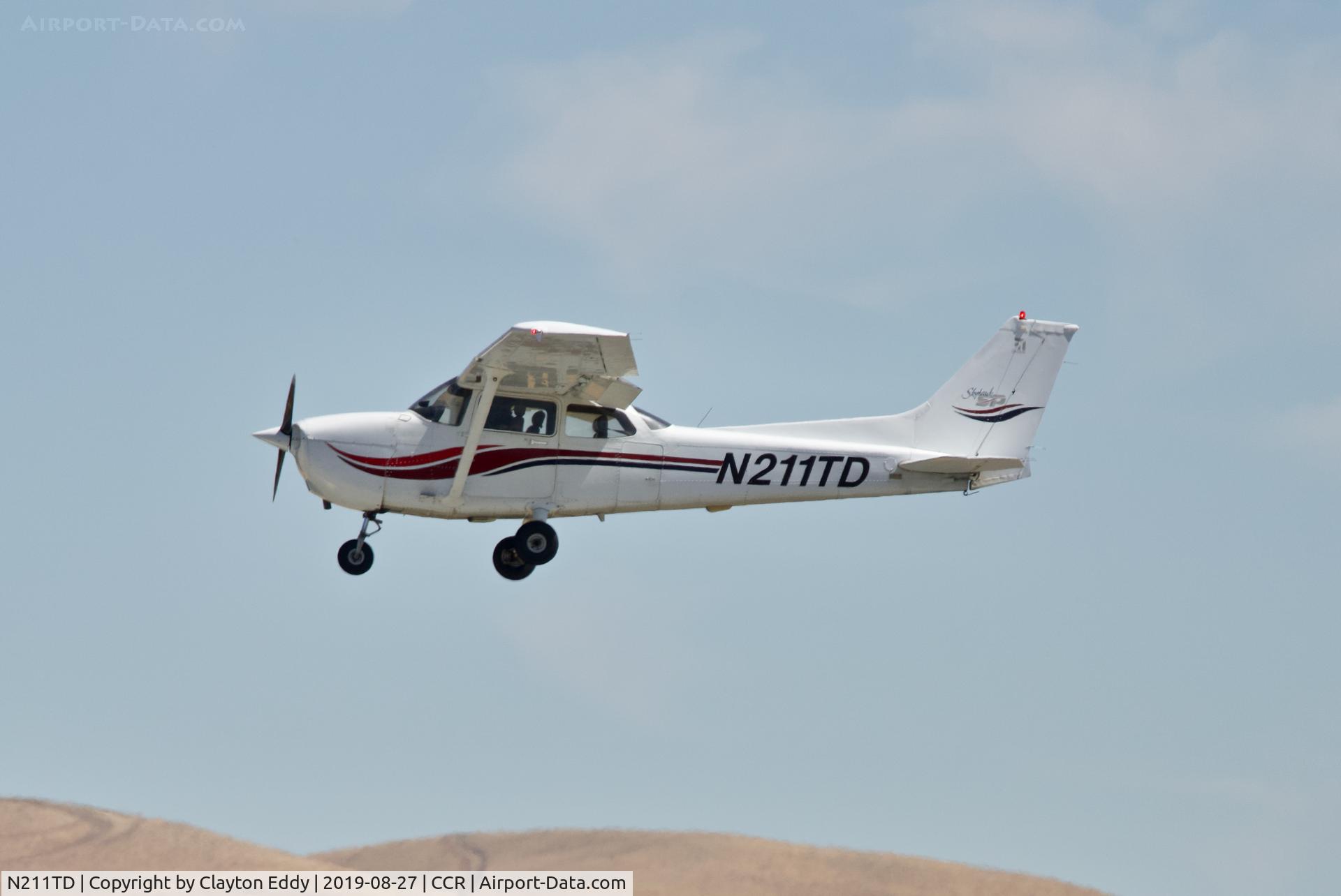 N211TD, 2000 Cessna 172S C/N 172S8524, Buchanan Field Concord California 2019.