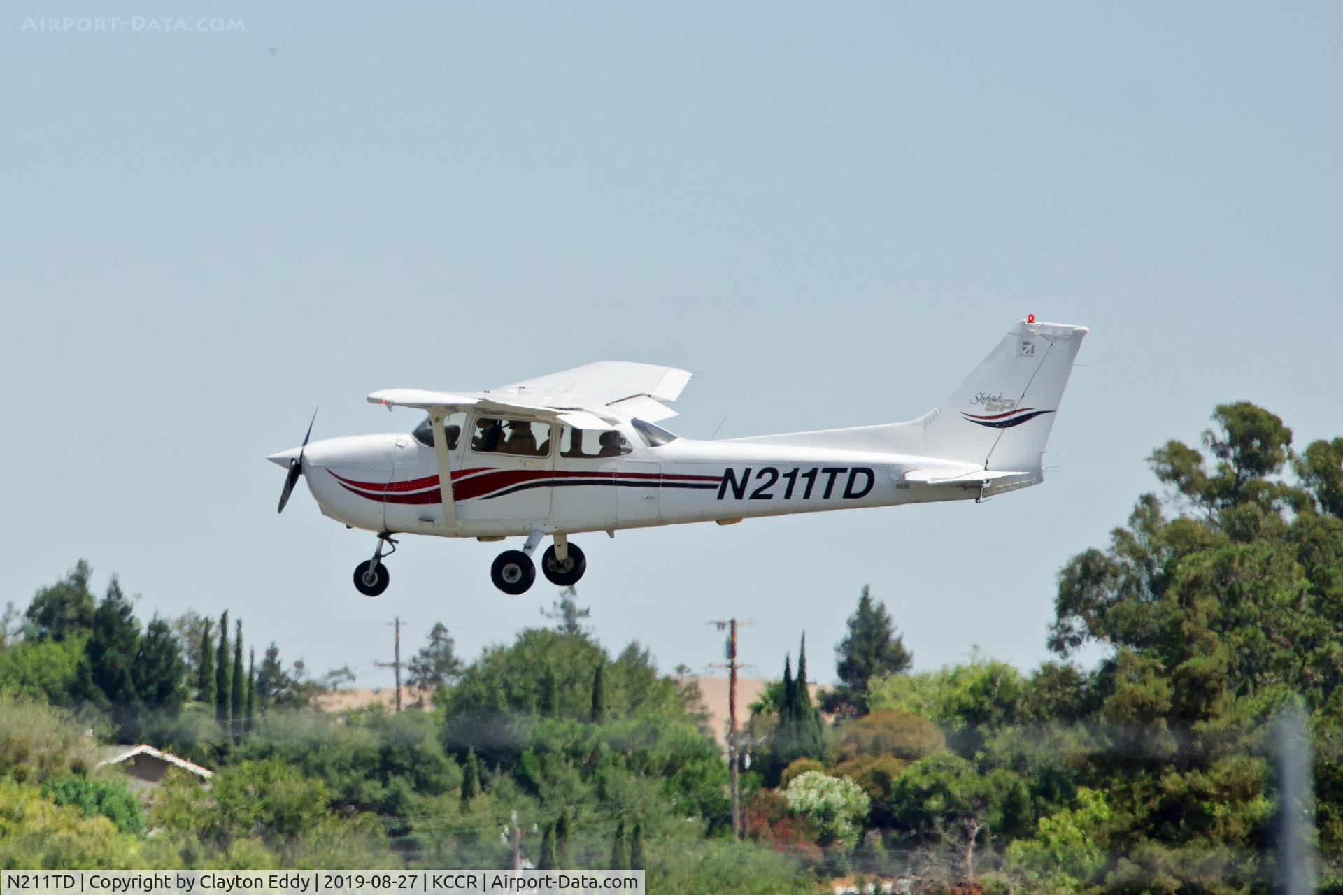 N211TD, 2000 Cessna 172S C/N 172S8524, Buchanan Field Concord California 2019.