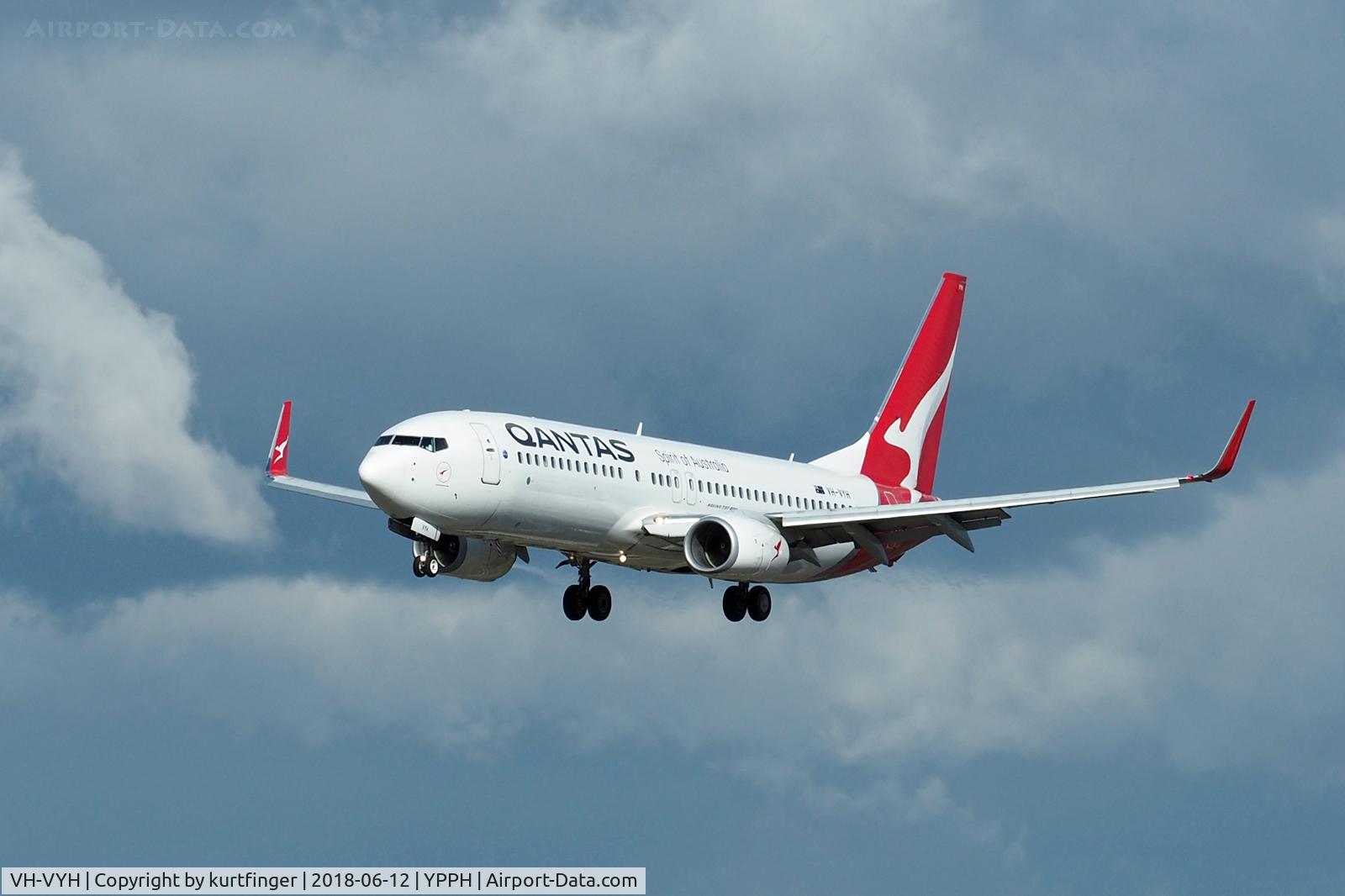 VH-VYH, 2005 Boeing 737-838 C/N 34180, Boeing 737-838. Qantas VH-VYH final runway 03 YPPH 120618.