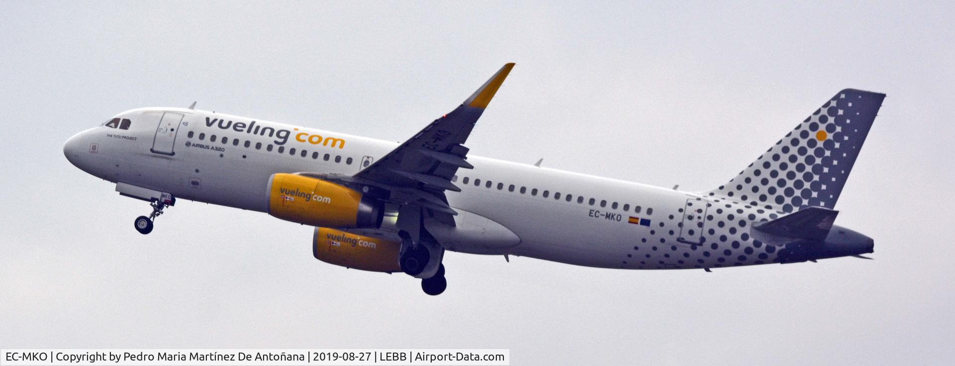 EC-MKO, 2016 Airbus A320-232 C/N 7028, Aeropuerto de Loiu - Bilbao - Euskadi - España