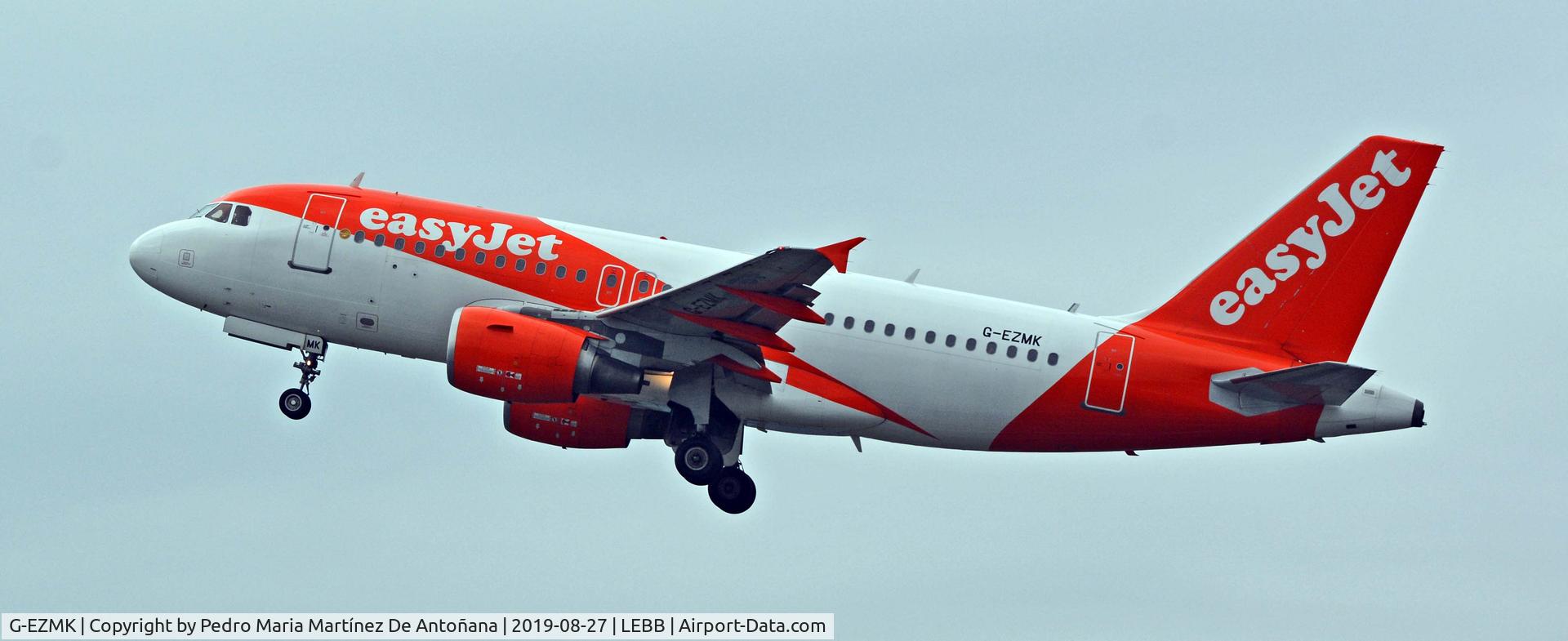 G-EZMK, 2004 Airbus A319-111 C/N 2370, Aeropuerto de Loiu - Bilbao - Euskadi - España