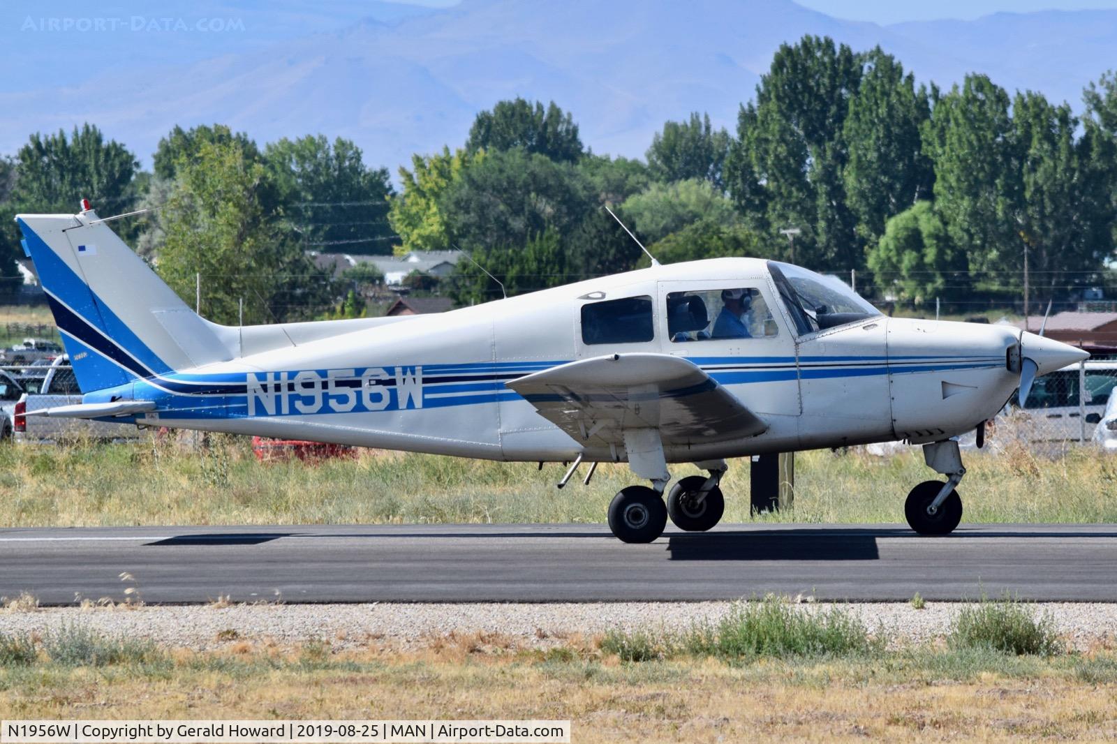 N1956W, 1973 Beech B19 Sport 150 C/N MB-620, Take off run from RWY 29.