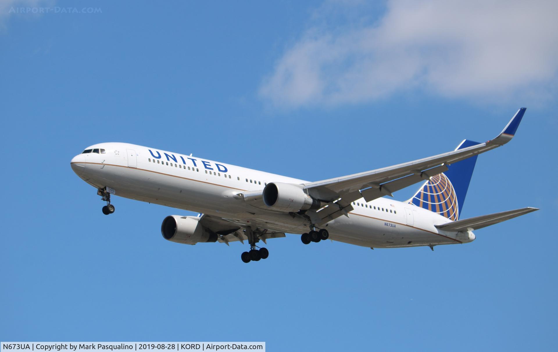N673UA, 2000 Boeing 767-322 C/N 29241, Boeing 767-322