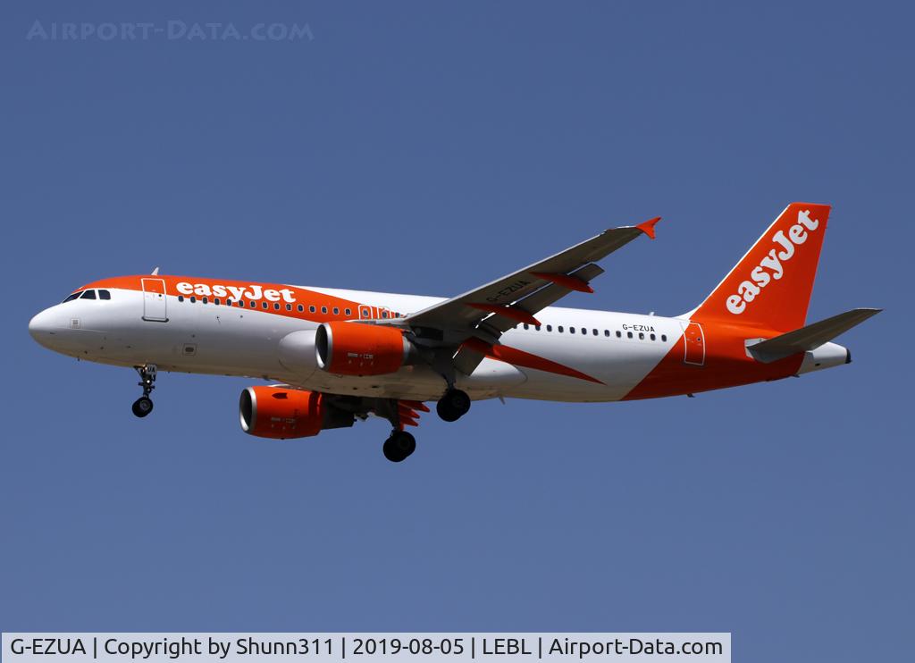 G-EZUA, 2011 Airbus A320-214 C/N 4588, Landing rwy 25R... Was in hybrid c/s