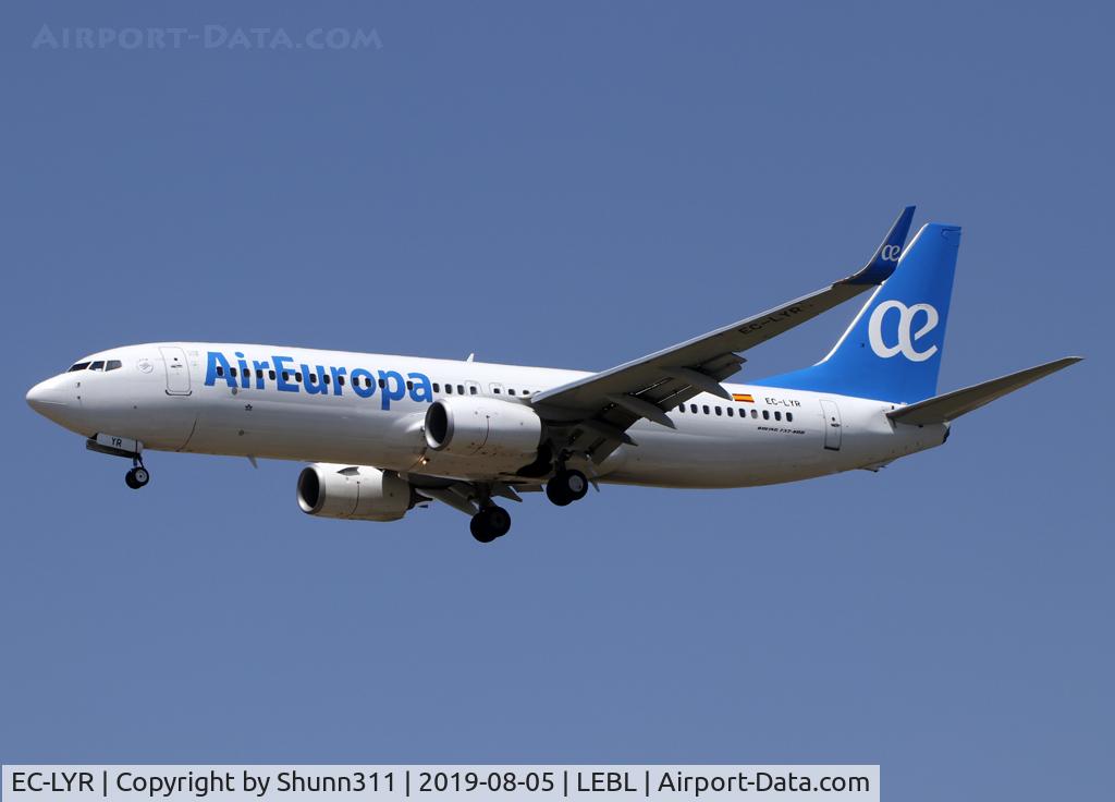 EC-LYR, 2013 Boeing 737-85P C/N 36595, Landing rwy 25R in new c/s