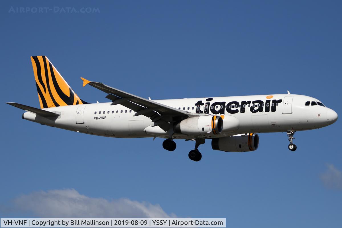 VH-VNF, 2007 Airbus A320-232 C/N 3332, FINALS