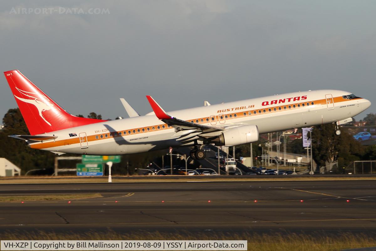 VH-XZP, 2014 Boeing 737-838 C/N 44577, Retro Roo