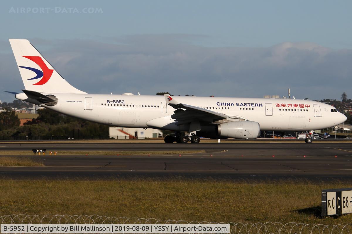 B-5952, 2014 Airbus A330-243 C/N 1547, as MU712 to HGH