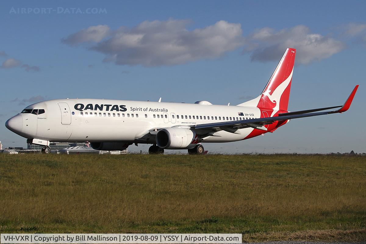 VH-VXR, 2003 Boeing 737-838 C/N 33724, taxi to 34R