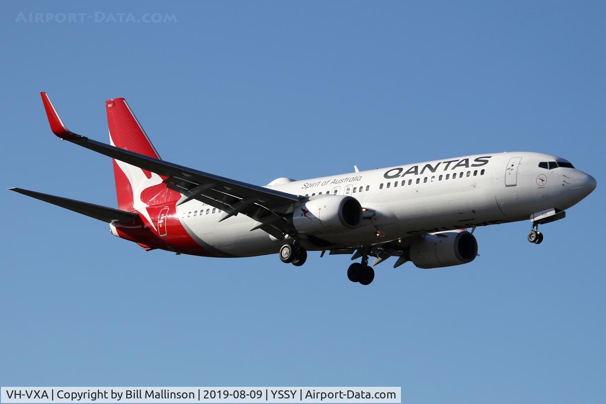 VH-VXA, 2001 Boeing 737-838 C/N 29551, finals to 25