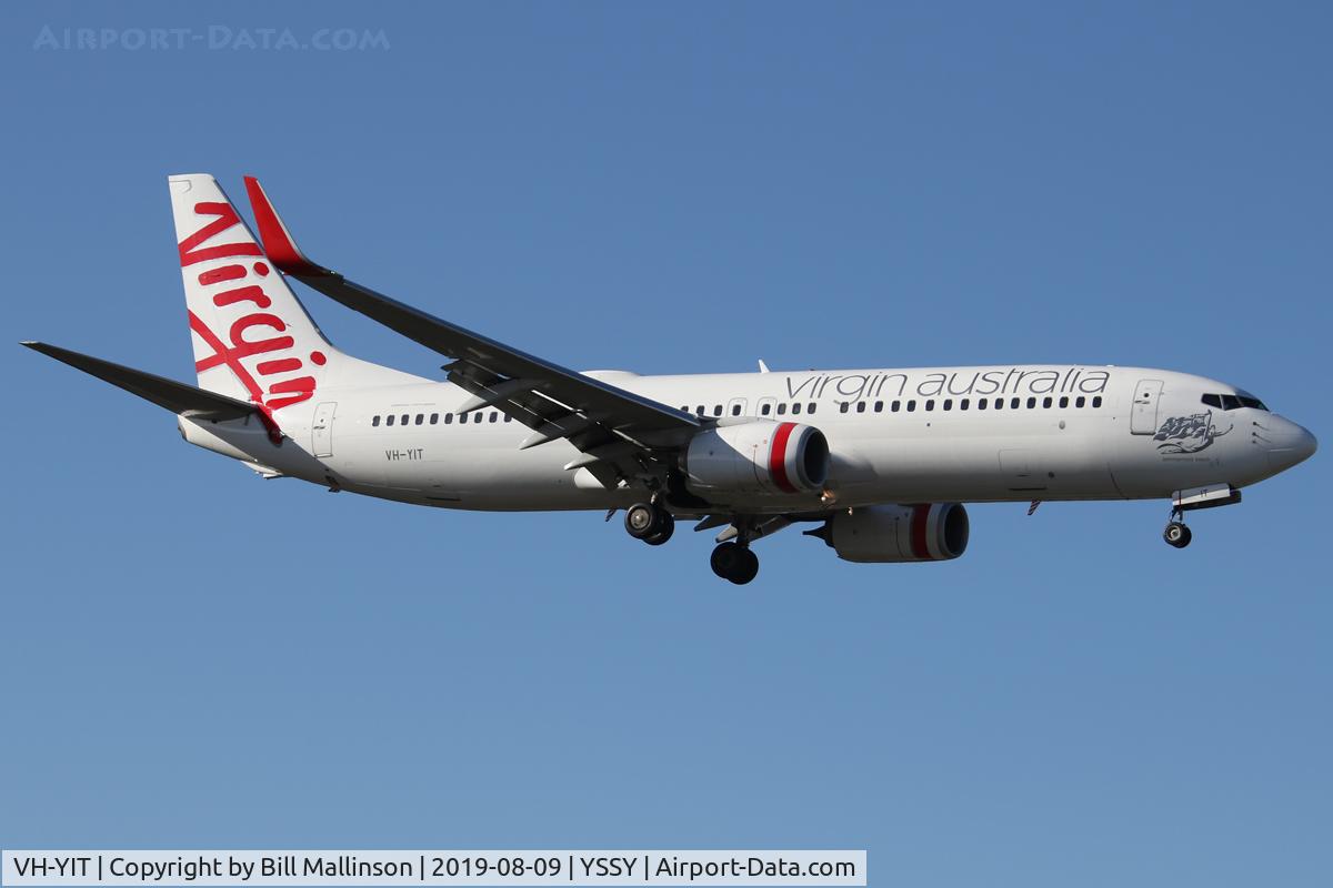 VH-YIT, 2012 Boeing 737-8FE C/N 38717, finals to 25