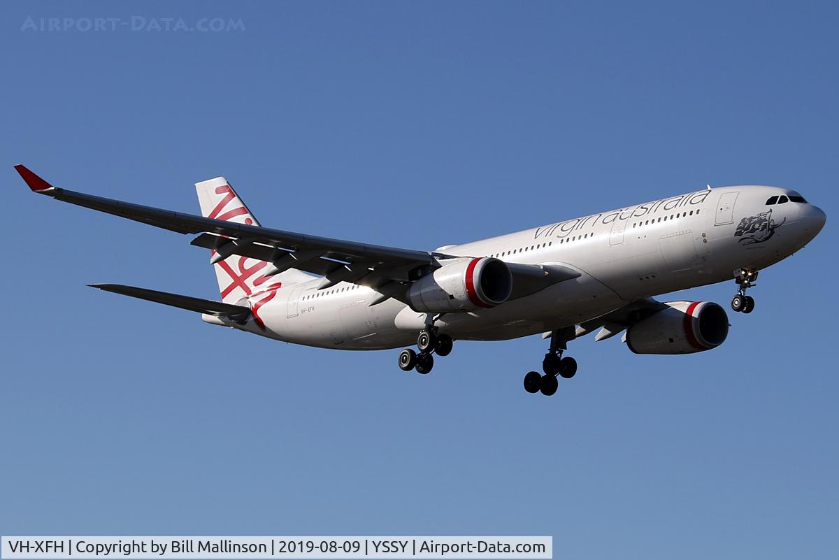 VH-XFH, 2013 Airbus A330-243 C/N 1452, finals to 25