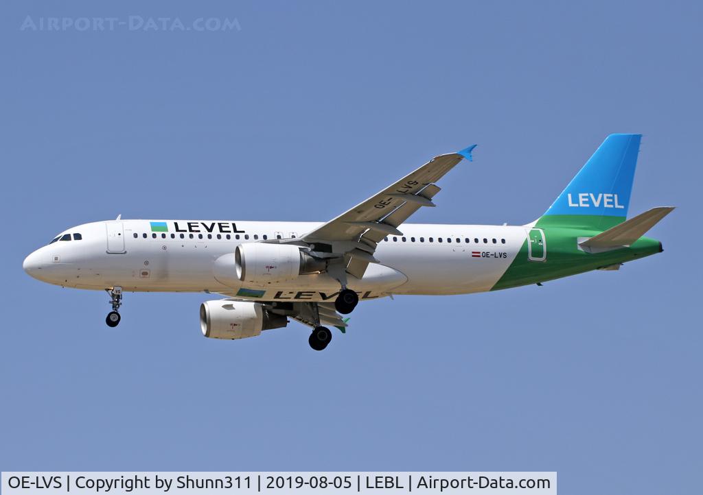 OE-LVS, 2007 Airbus A320-216 C/N 3145, Landing rwy 25R