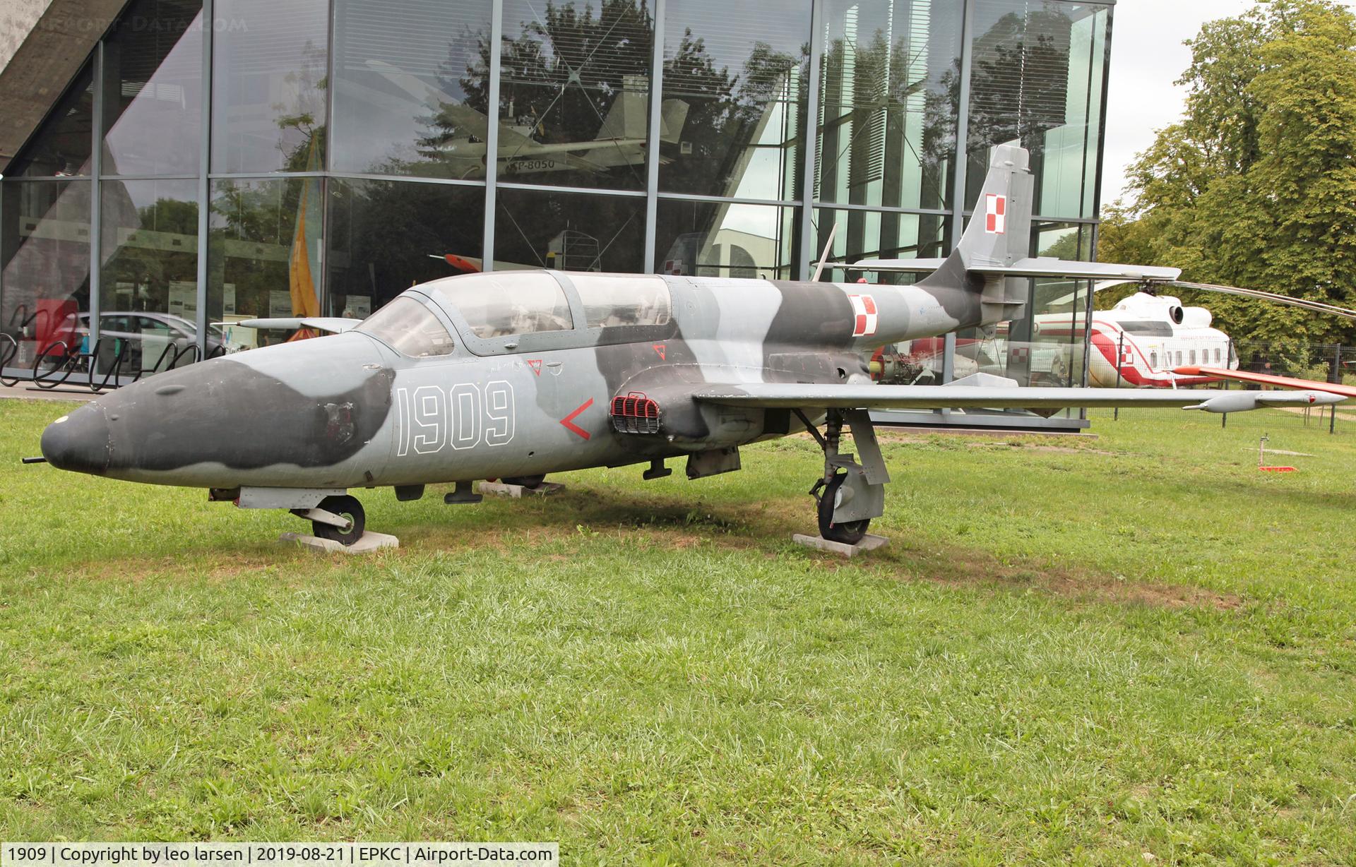 1909, 1984 PZL-Mielec TS-11 Iskra R C/N 3H19-09, Polish Aviation Museum Krakow 21.8.2019