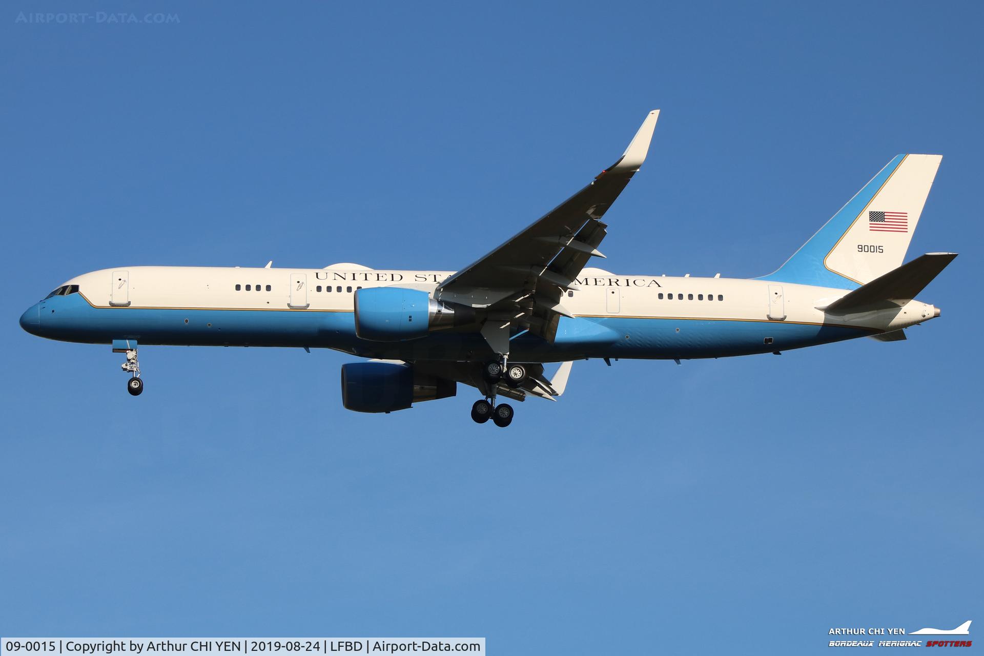 09-0015, 1991 Boeing C-32A (757-2Q8) C/N 25044, US government C32 on final RWY 23 at Bordeaux for G7 Summit in Biarritz. (USAF came with 2 C32, 1 VC25 & 1 C17 at BOD).