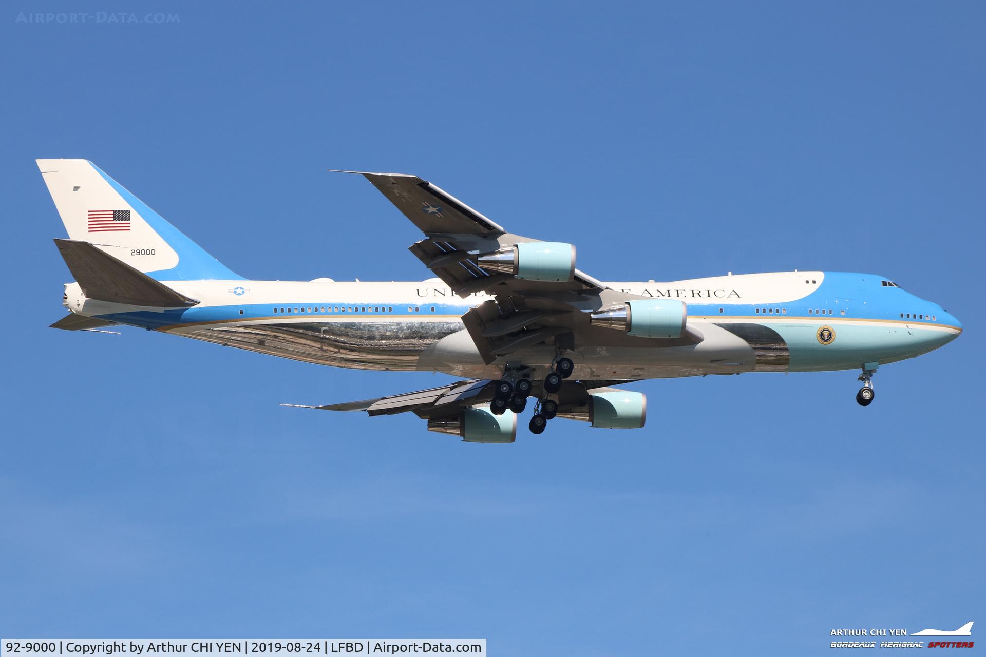 92-9000, 1987 Boeing VC-25A (747-2G4B) C/N 23825, Air Force One on final approach Runway 05 at Bordeaux.
(Special visit for G7 summit in Biarrtitz)