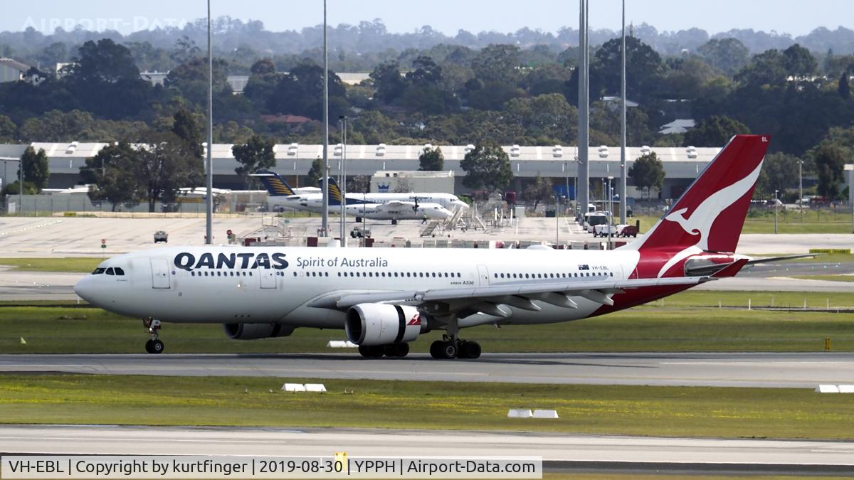 VH-EBL, 2008 Airbus A330-203 C/N 976, Airbus A330-203. Qantas VH-EBL braking Rwy 21 YPPH 300819.