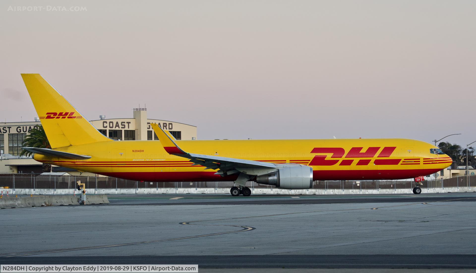 N284DH, 1996 Boeing 767-304/ER C/N 28040, SFO 2019.