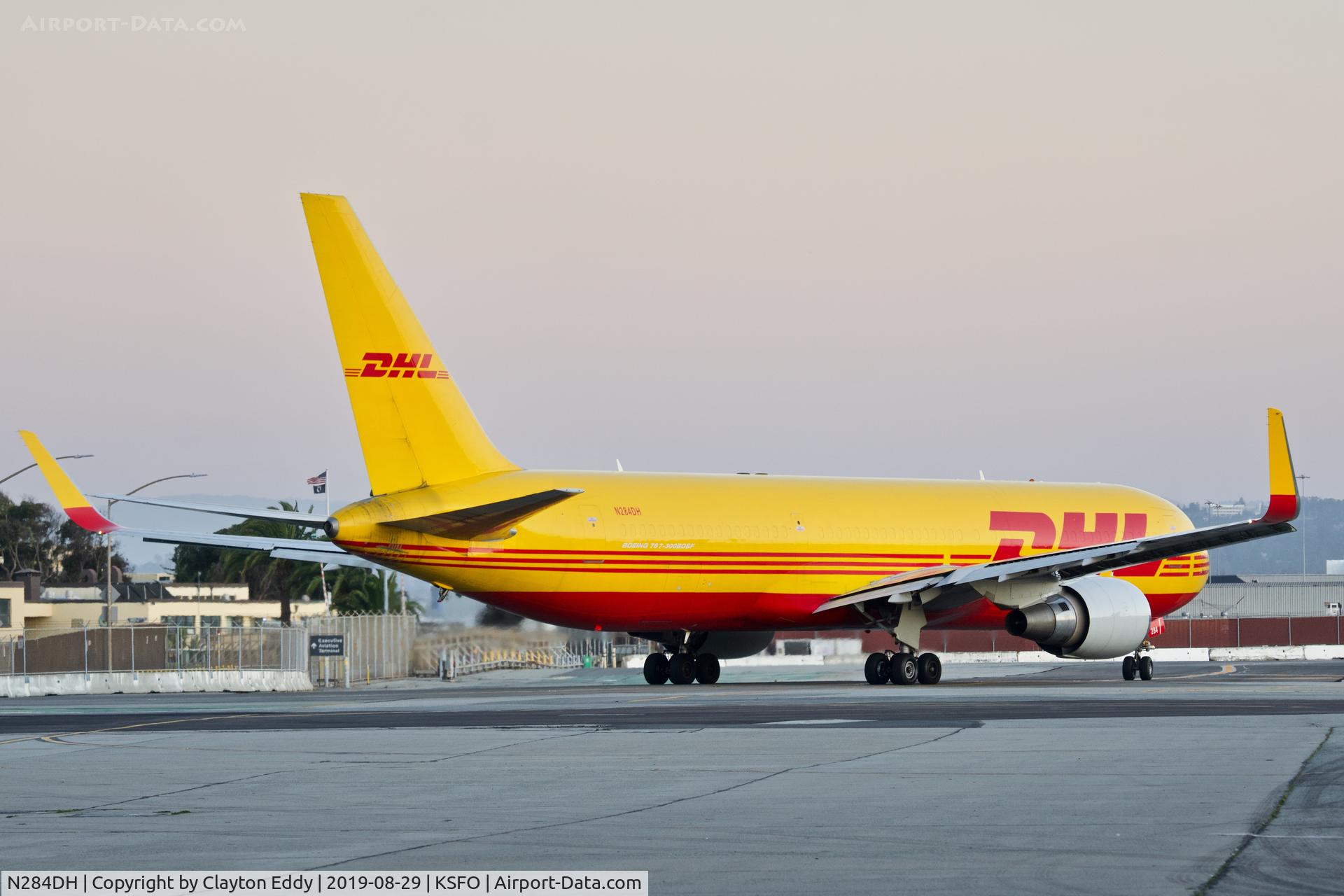 N284DH, 1996 Boeing 767-304/ER C/N 28040, SFO 2019.