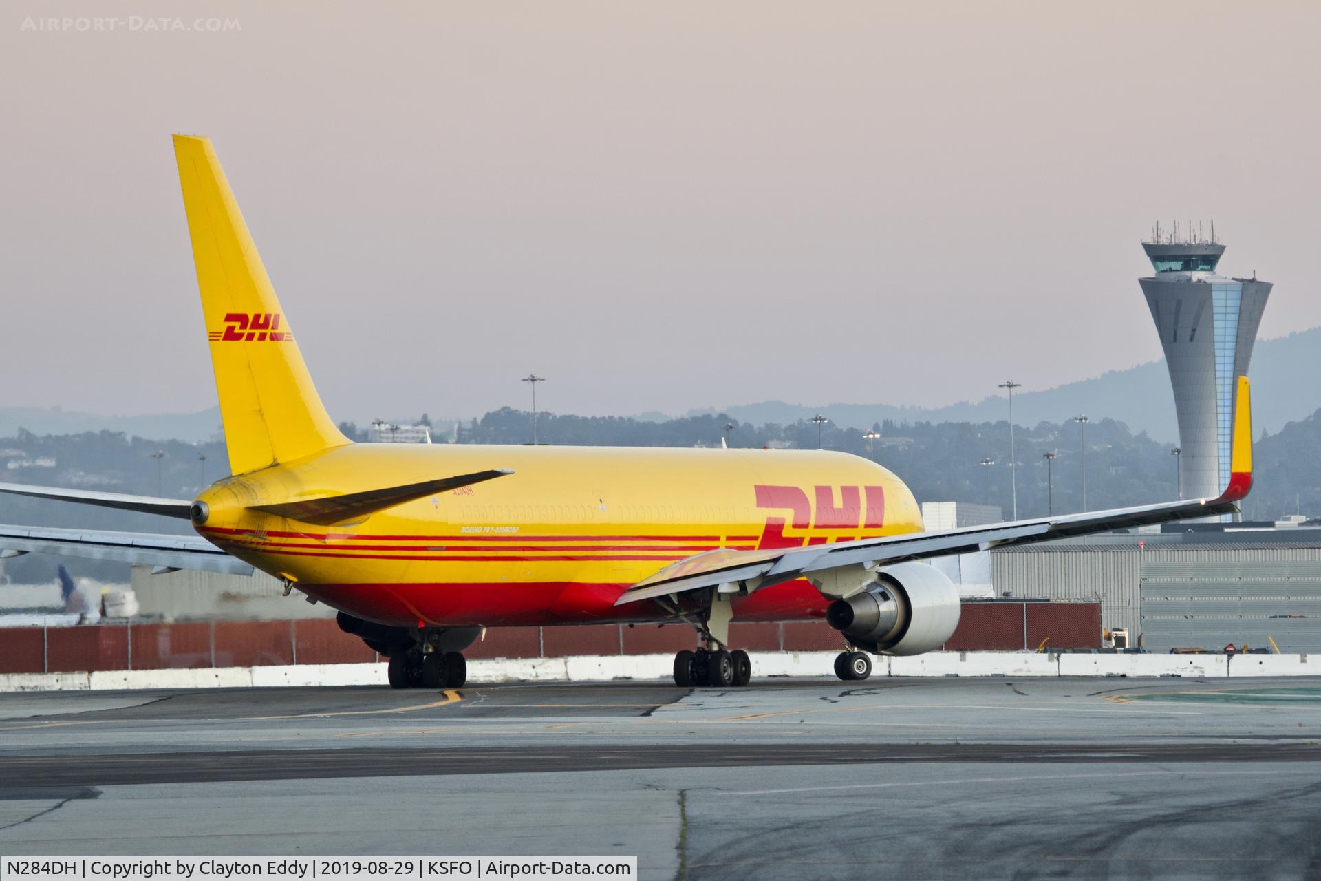N284DH, 1996 Boeing 767-304/ER C/N 28040, SFO 2019.