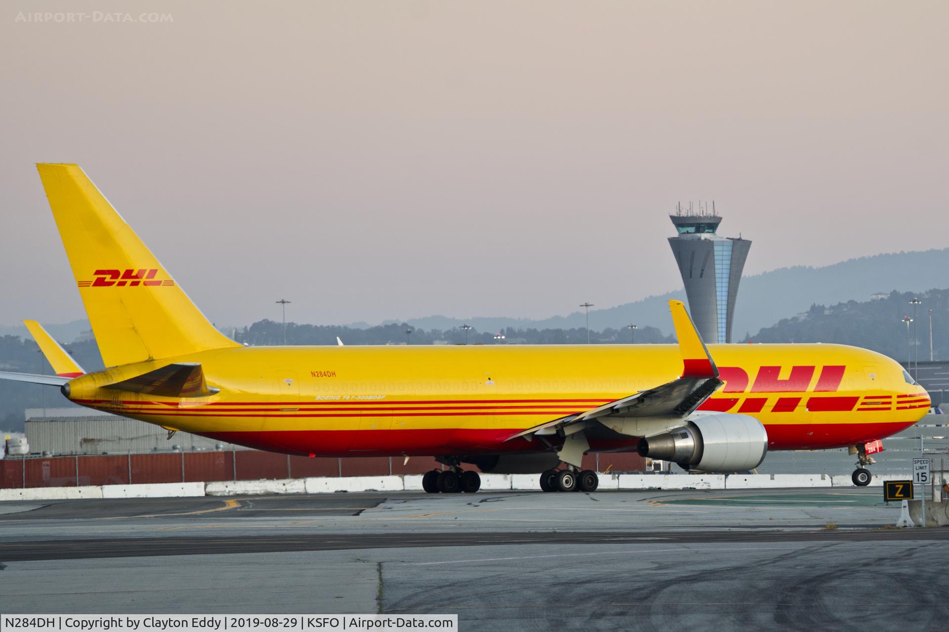 N284DH, 1996 Boeing 767-304/ER C/N 28040, SFO 2019.