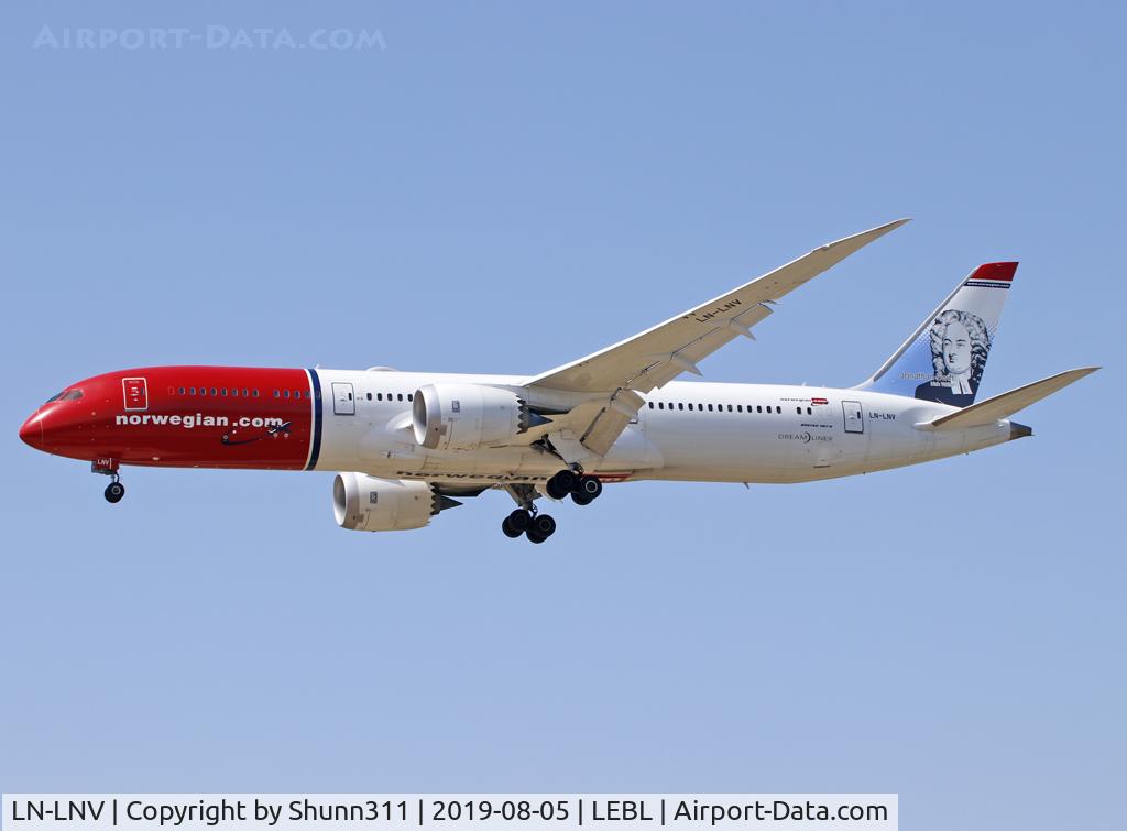 LN-LNV, 2017 Boeing 787-9 Dreamliner C/N 63312, Landing rwy 25R