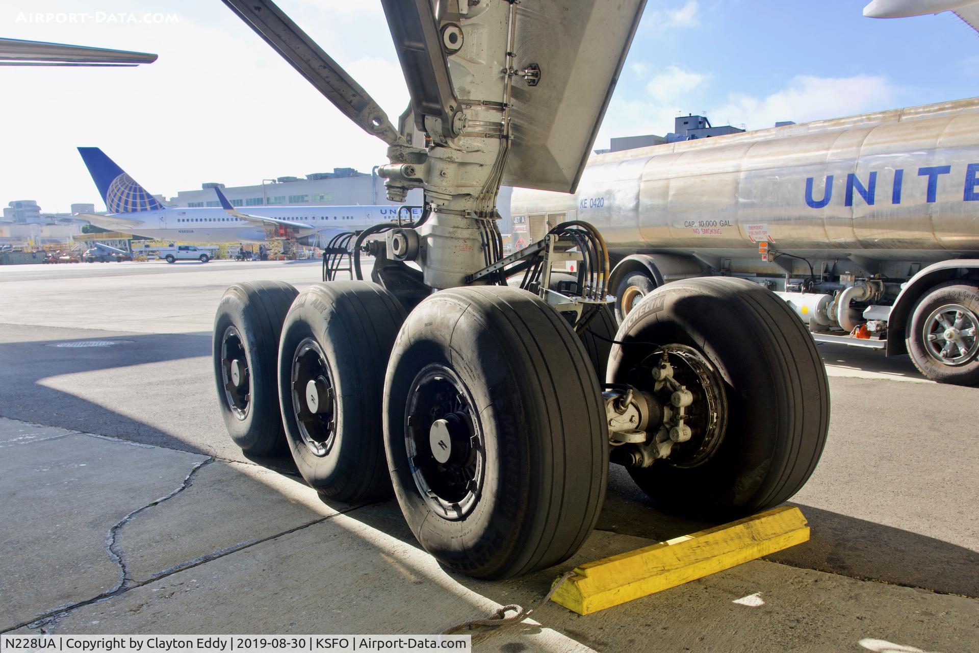 N228UA, 2002 Boeing 777-222 C/N 30556, SFO 2019.