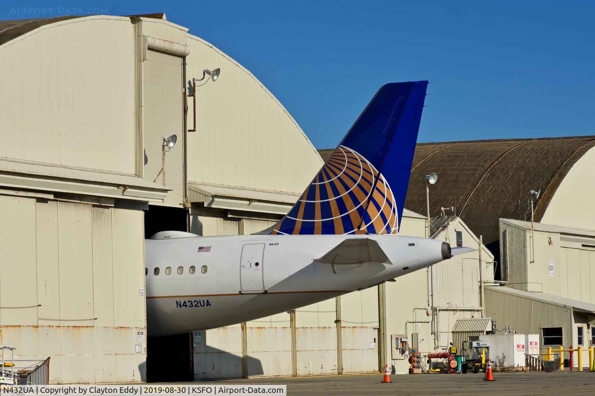 N432UA, 1996 Airbus A320-232 C/N 587, SFO 2019.